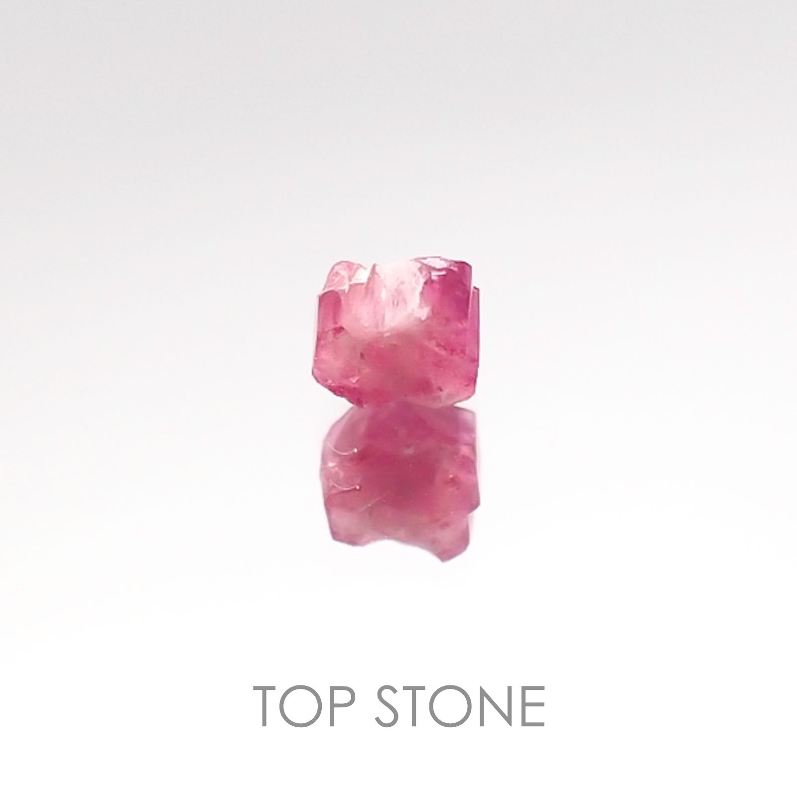 レッドベリル アメリカ・ユタ州産 ルース 0.32ct[20106519]3.5×3.4mm前後