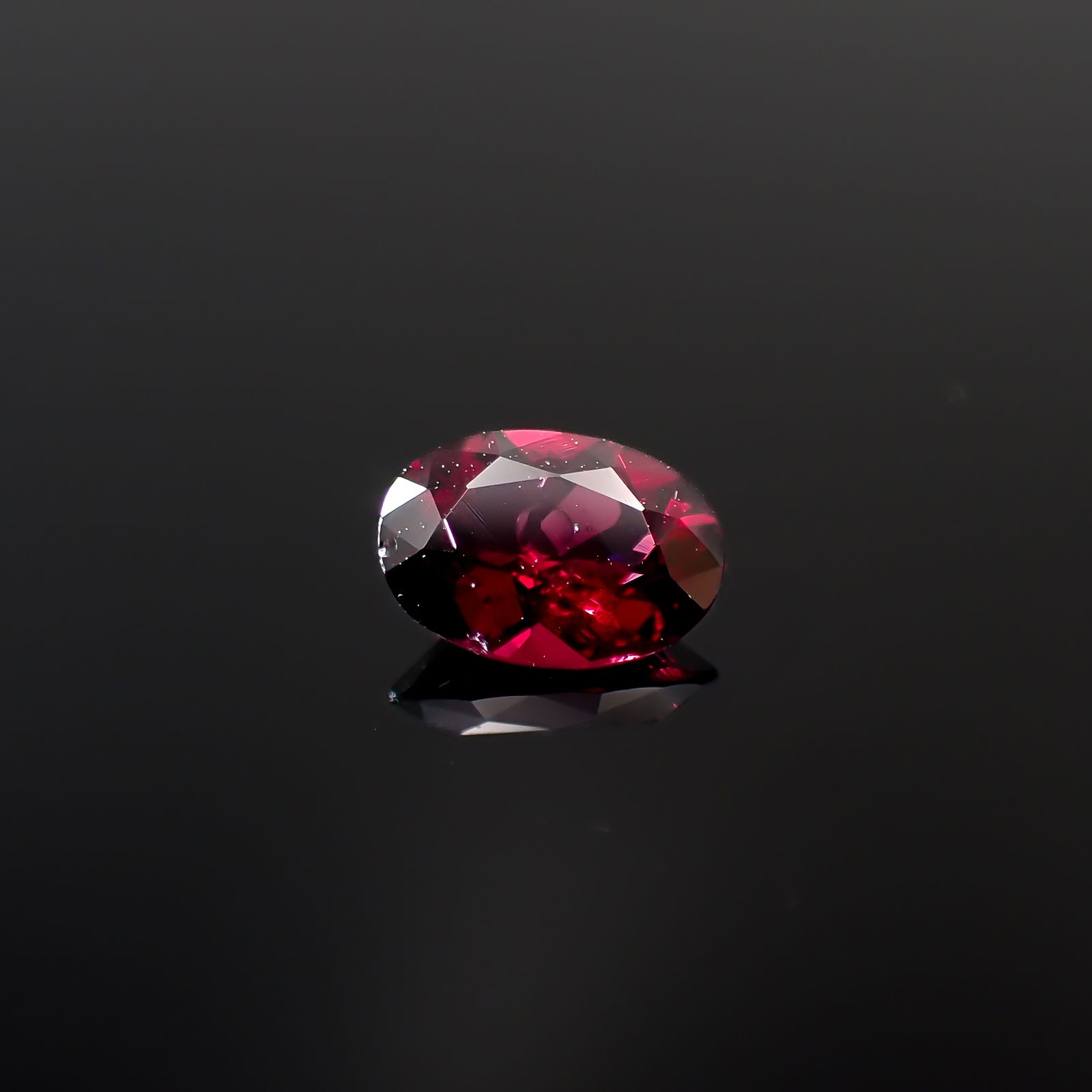 アントヒルガーネット(クロムパイロープガーネット) アメリカ・アリゾナ州産 0.80ct[240527837]7x4.9mm前後