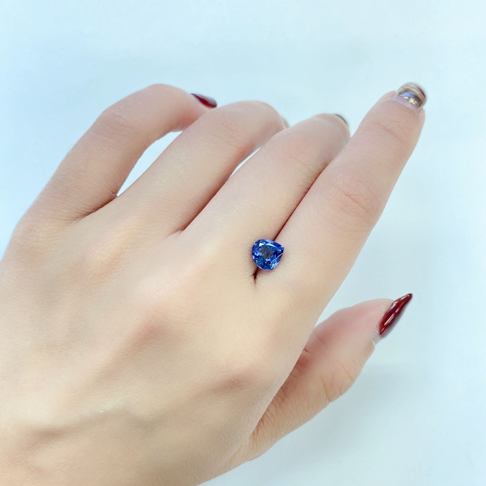バイカラータンザナイト(宝石名タンザナイト) タンザニア産 1.466ct ソ付(彩珠)[210410570]7.2×7mm前後