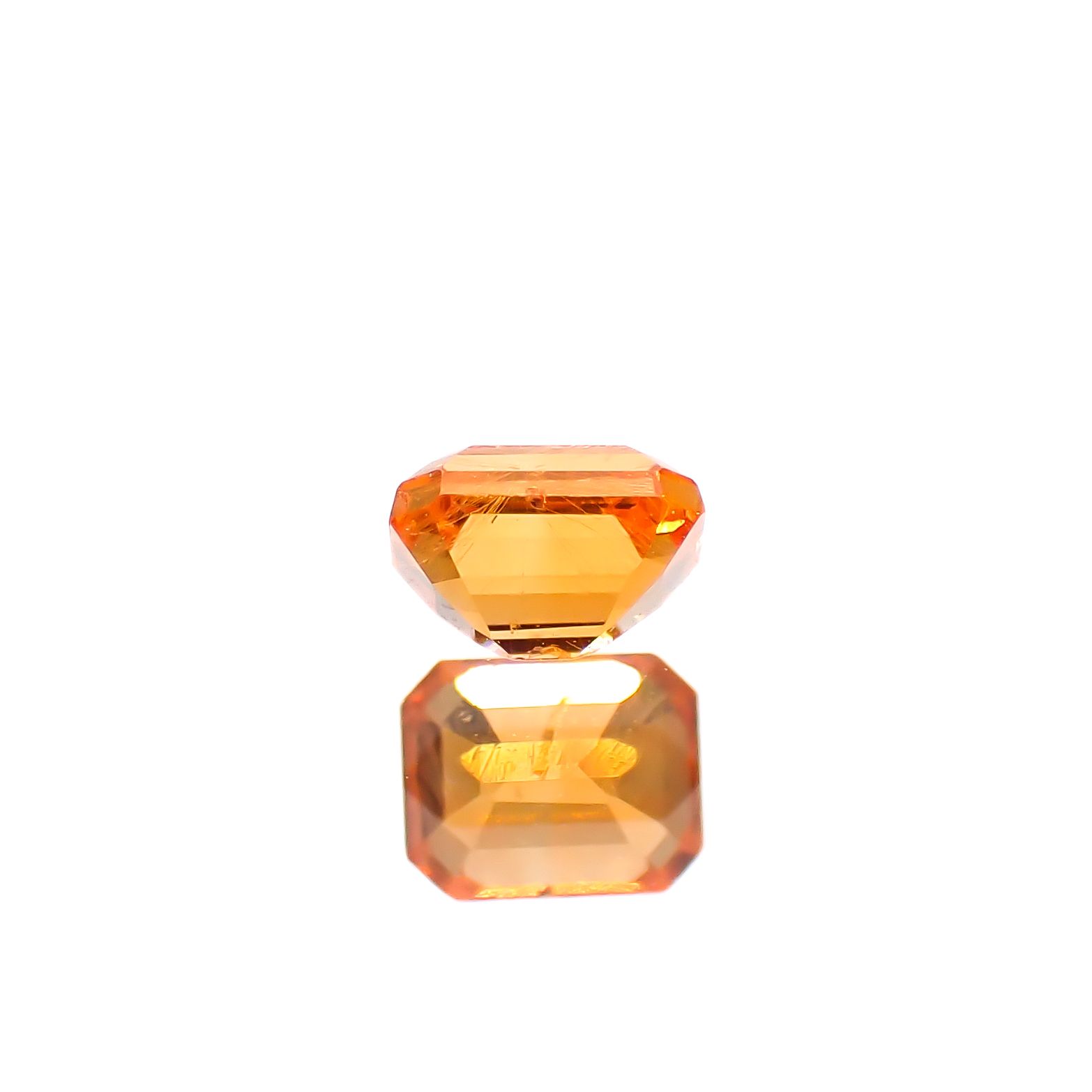 マンダリンガーネット マダガスカル産 0.21ct[240628220]3.3x2.6mm前後