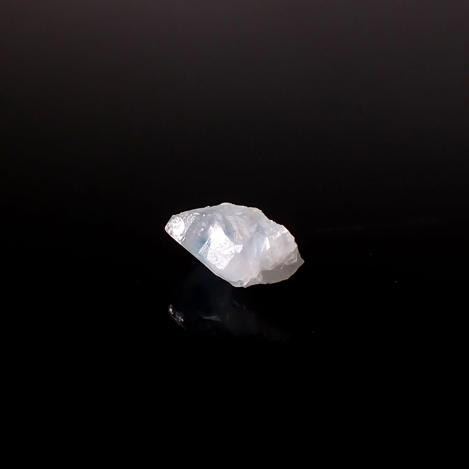 ユークレース 原石 ブラジル産 5.91ct / 13.1x10.6mm前後 [260231728]