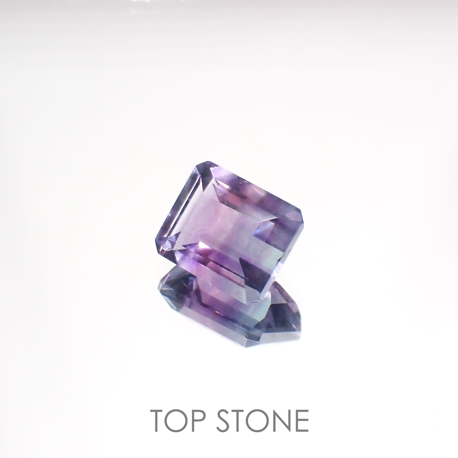 パーティカラーフローライト(宝石名フルオライト)ブラジル産 5.87ct 識別済[220115078]11x9mm前後
