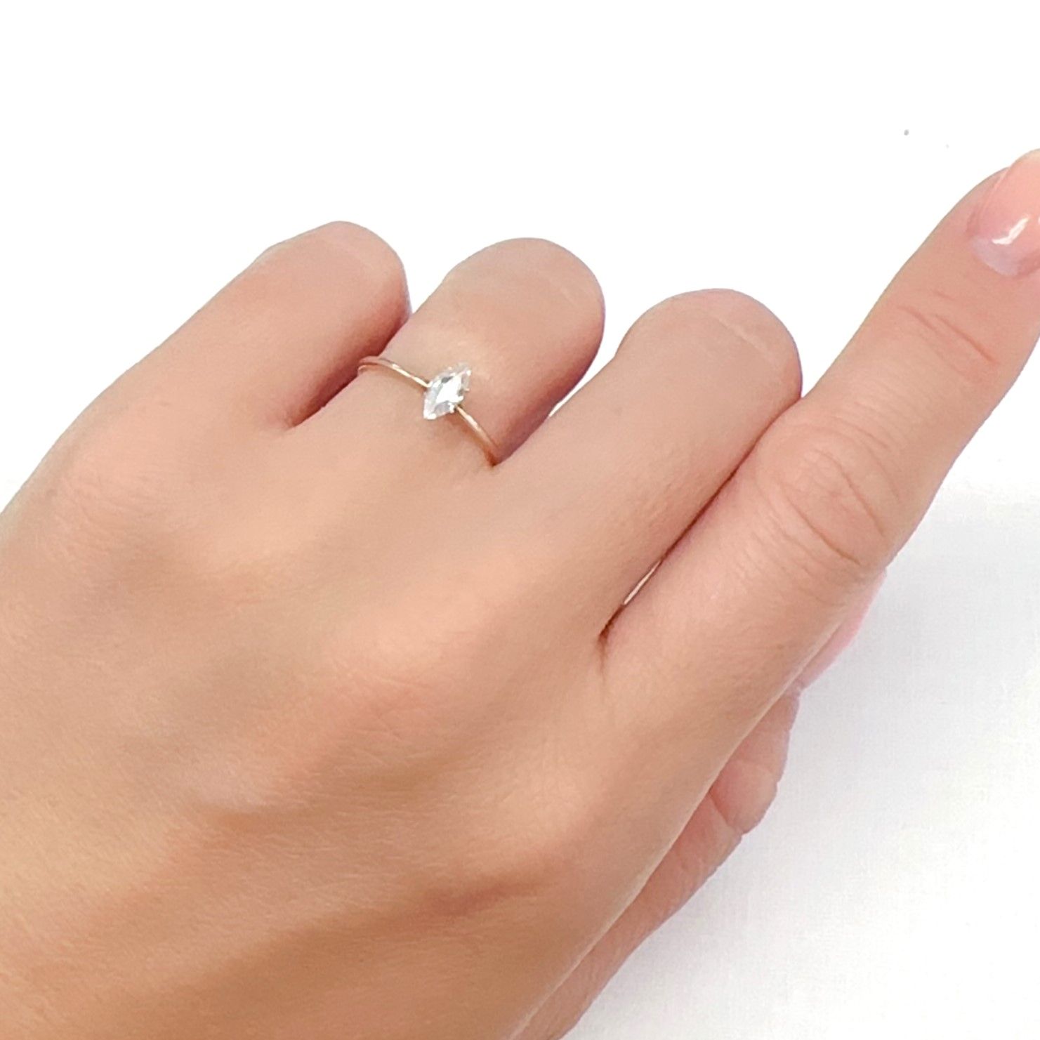 フェナカイト ブラジル産 0.33ct[240427263]7x3.2mm前後