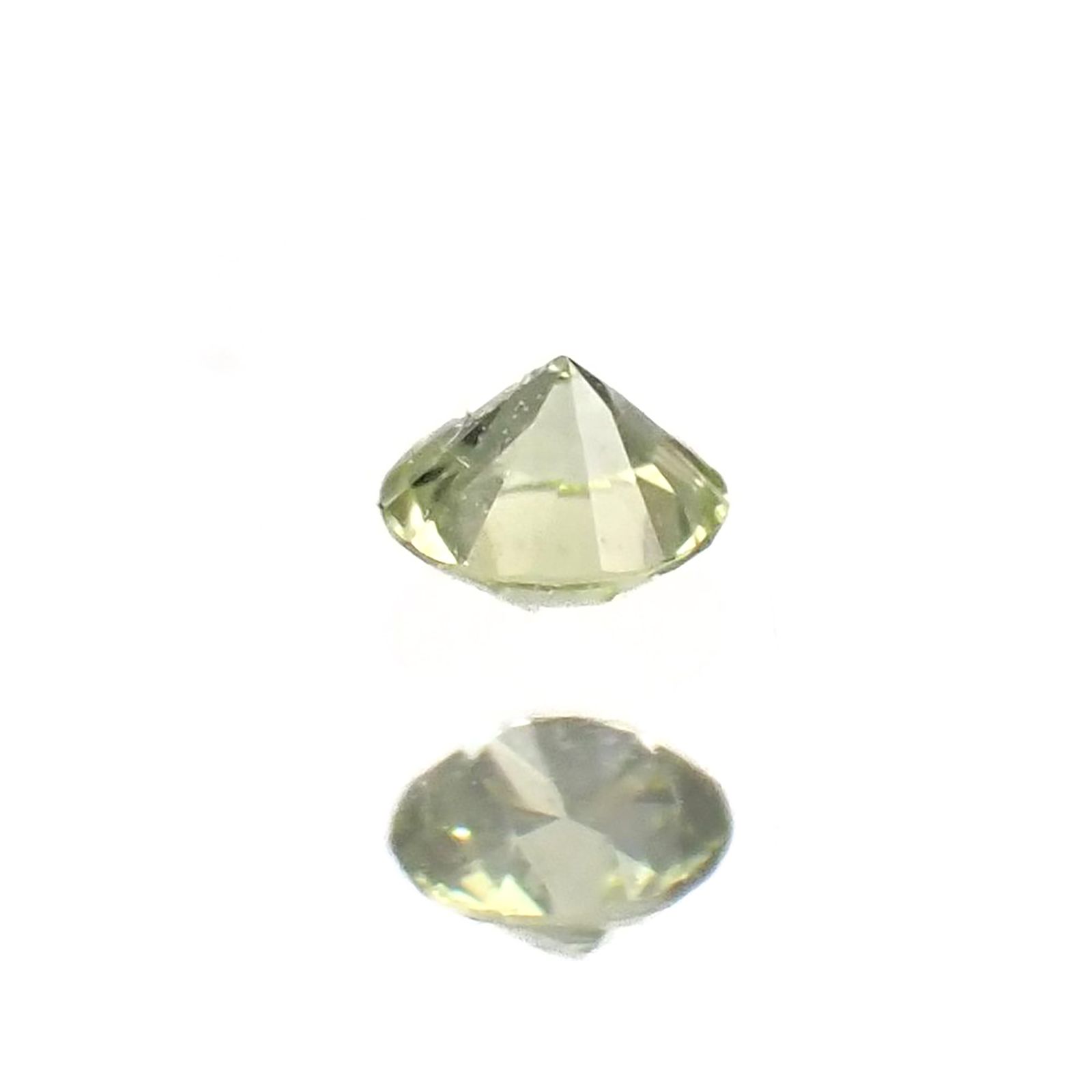 パラサイティックペリドット(宝石名ペリドット)採取地：ロシア 0.038ct 識別済[220616245]2.1x2.1mm前後