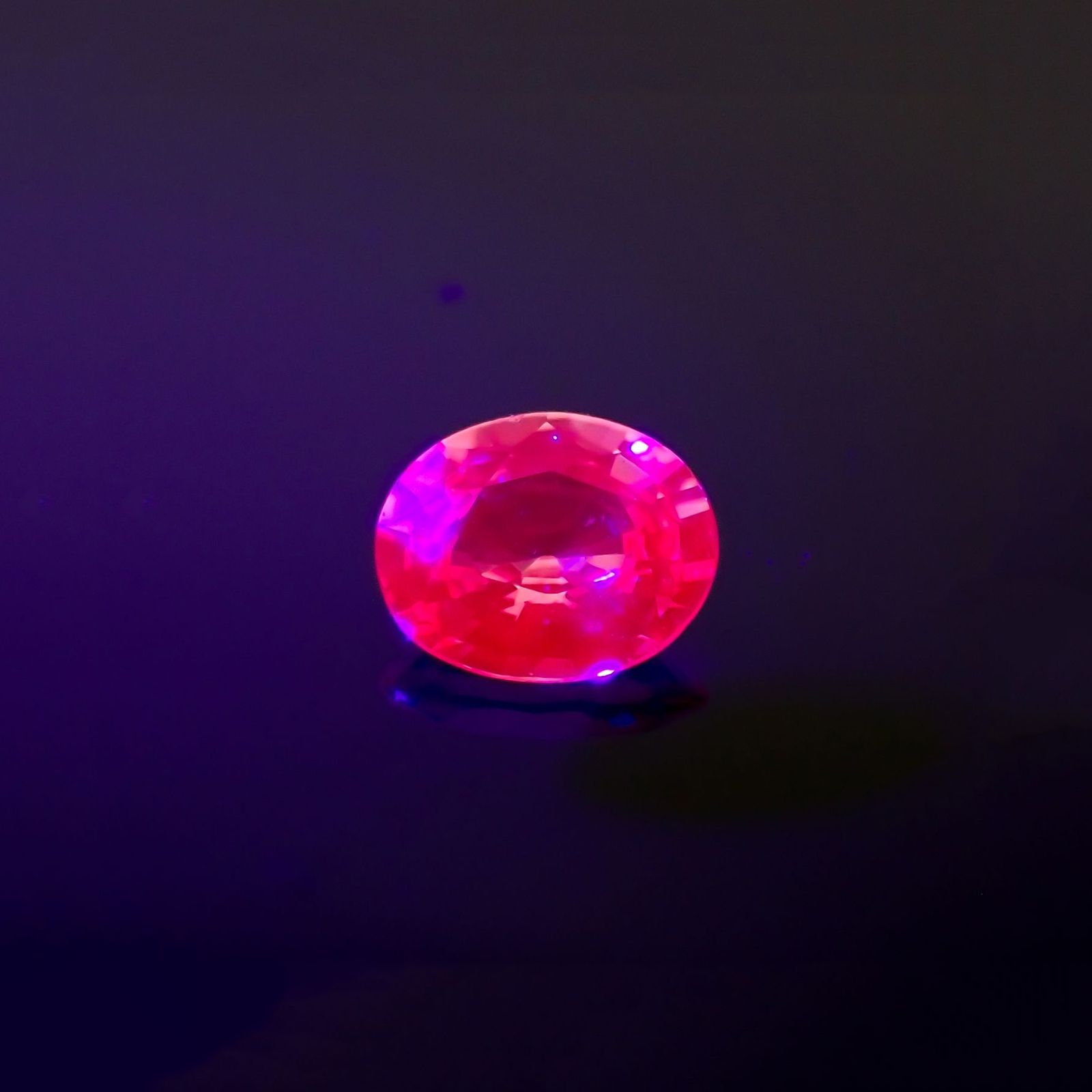 パパラチャサファイア(宝石名サファイア/別名パパラチャ・サファイア)スリランカ産 DGL鑑付 0.346ct / 4.91x3.97mm前後 [230421632]