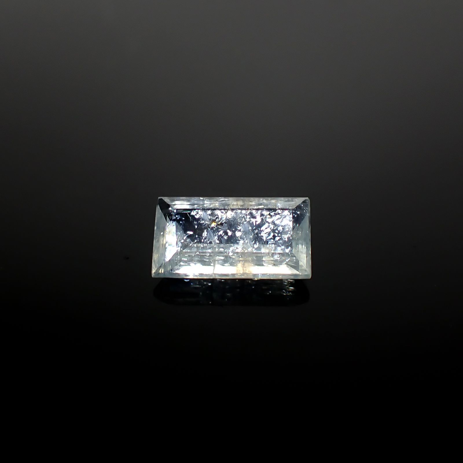 イリデッセンスアクアマリン ブラジル産 2.43ct [250730714]11.8x6.5mm前後