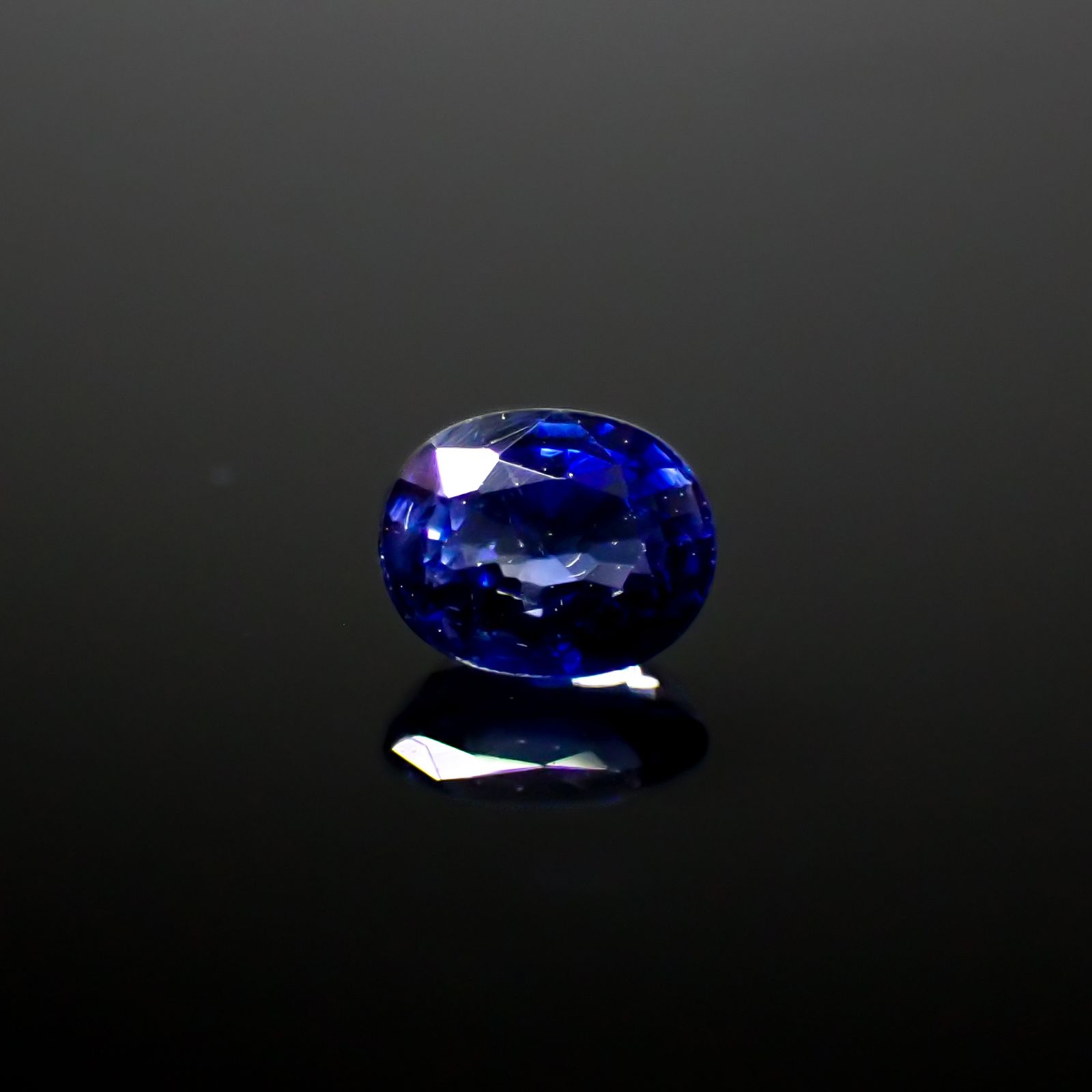 サファイア(宝石名サファイア)スリランカ/マダガスカル産 0.40ct 識別済[241029190]4.5x3.6mm前後