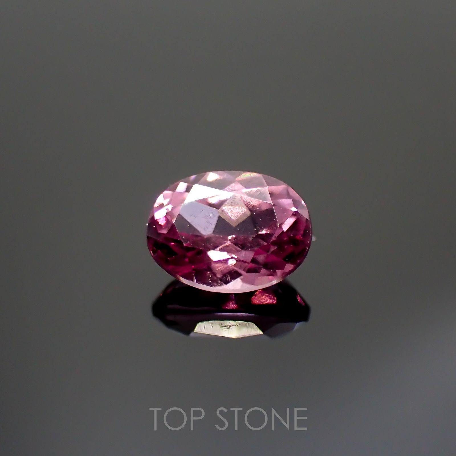 カラーシフトマラヤガーネット(宝石名ガーネット)タンザニア産 0.76ct 識別済[220115006]6x4.6mm前後