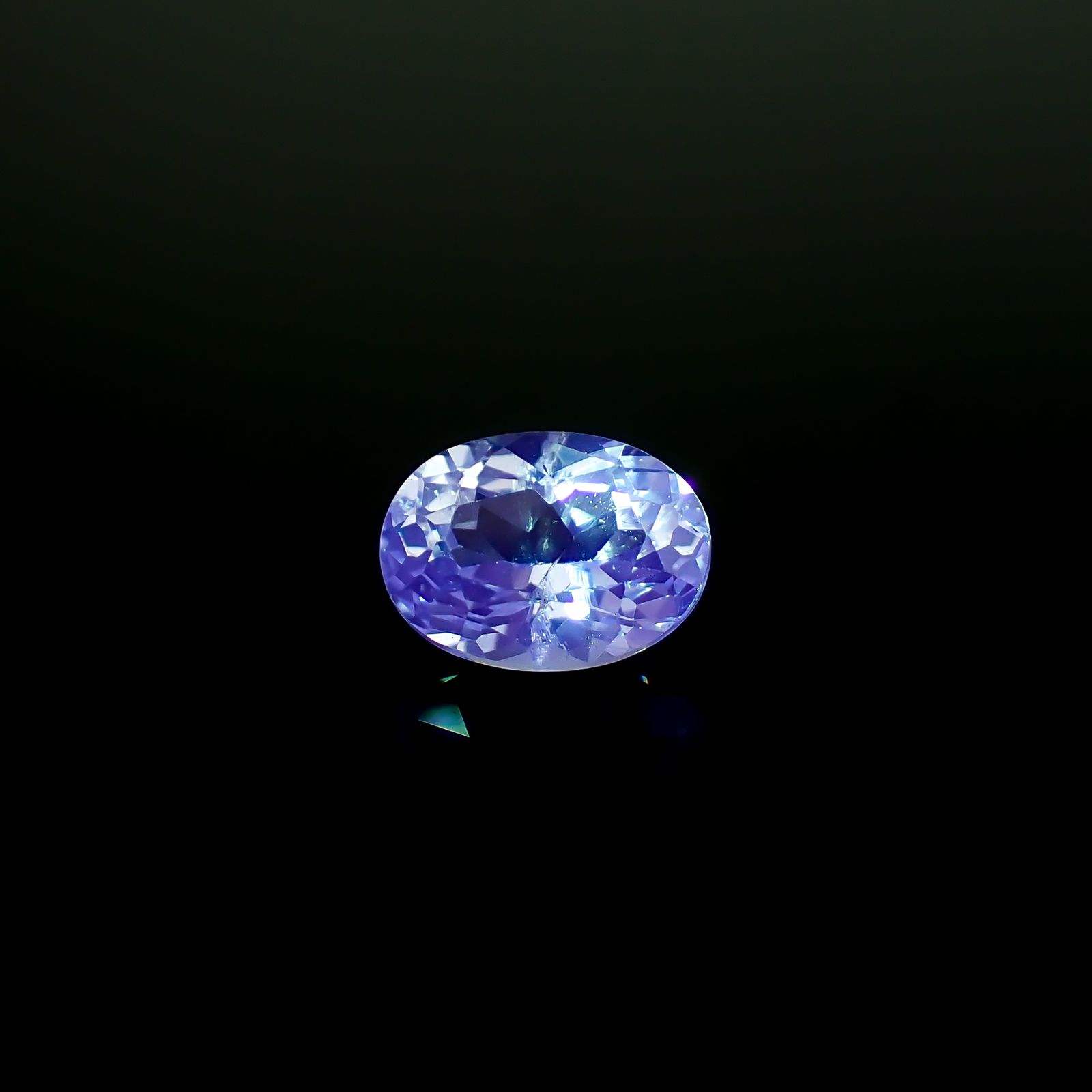 シルバーアパタイト フルオレッセンス アフリカ産 識別済 1.94ct / 8.8x6.6mm前後 [260632509]