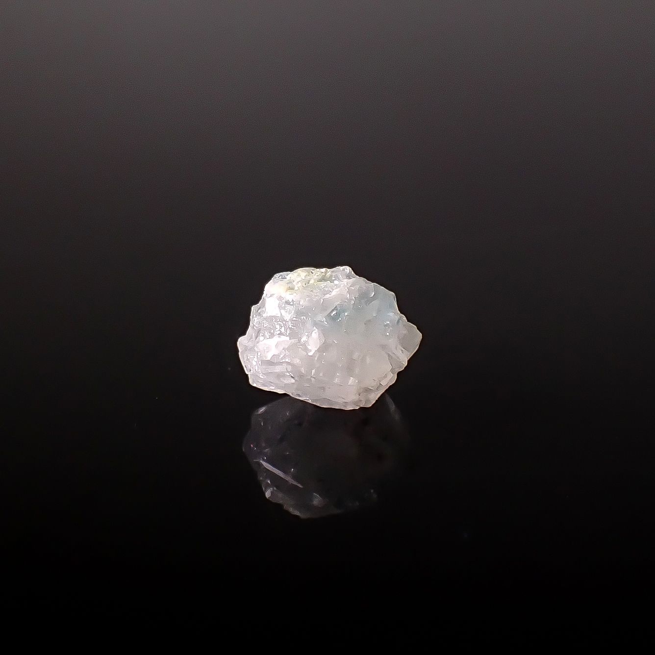 ユークレース 原石 ブラジル産 4.80ct / 9.7x7.8mm前後 [260231730]