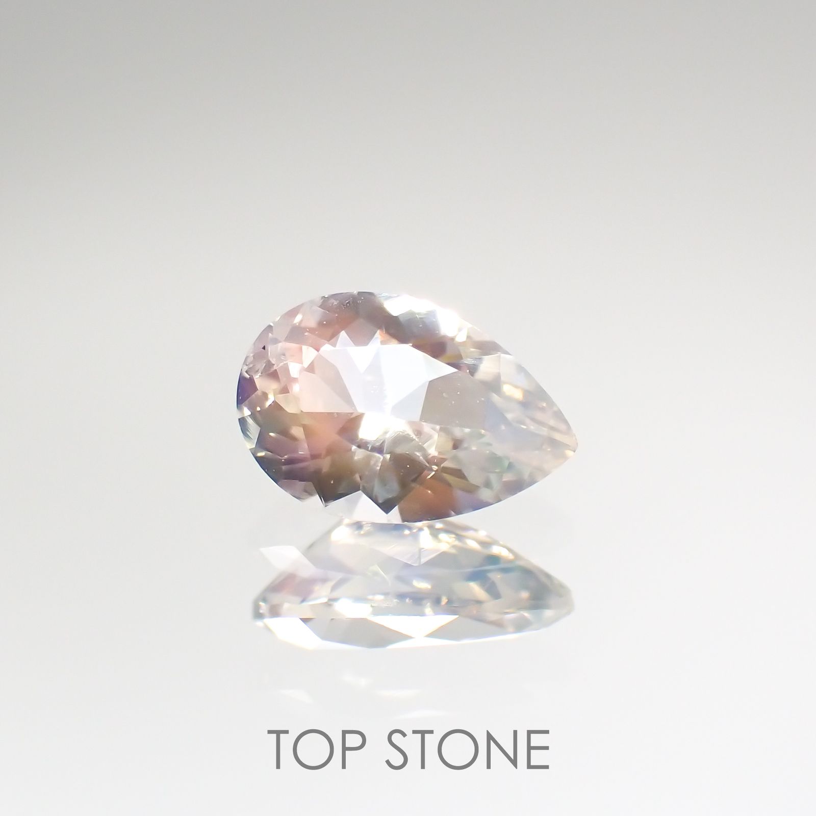 レインボームーンストーン(宝石名ラブラドライト)マダガスカル産 0.35ct 識別済[211113754]6.2x4.2mm前後