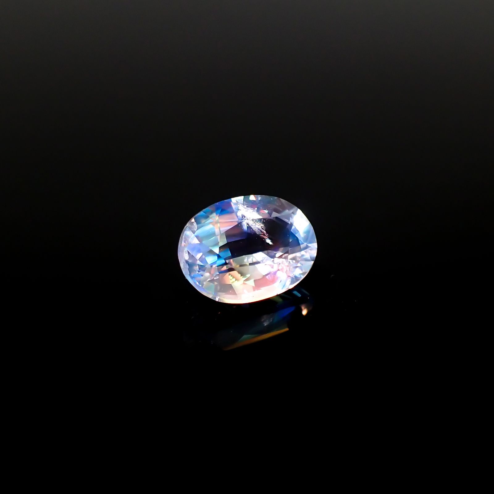 宝石カット✨マダガスカル産ホワイトラブラドライト通称レインボームーンストーン レインボームーンストーン(宝石名ラブラドライト)マダガスカル産