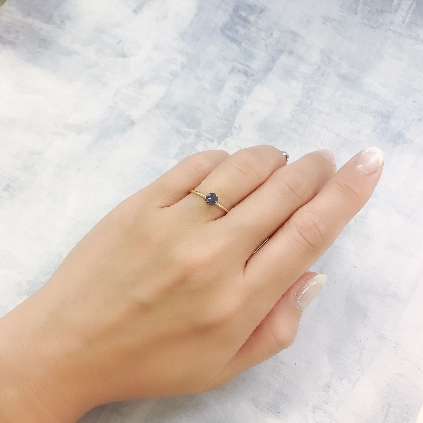 グレイッシュブルースピネル(宝石名スピネル)ビルマ/マダガスカル産 0.33ct 識別済[220716962]4.4x4.4mm前後