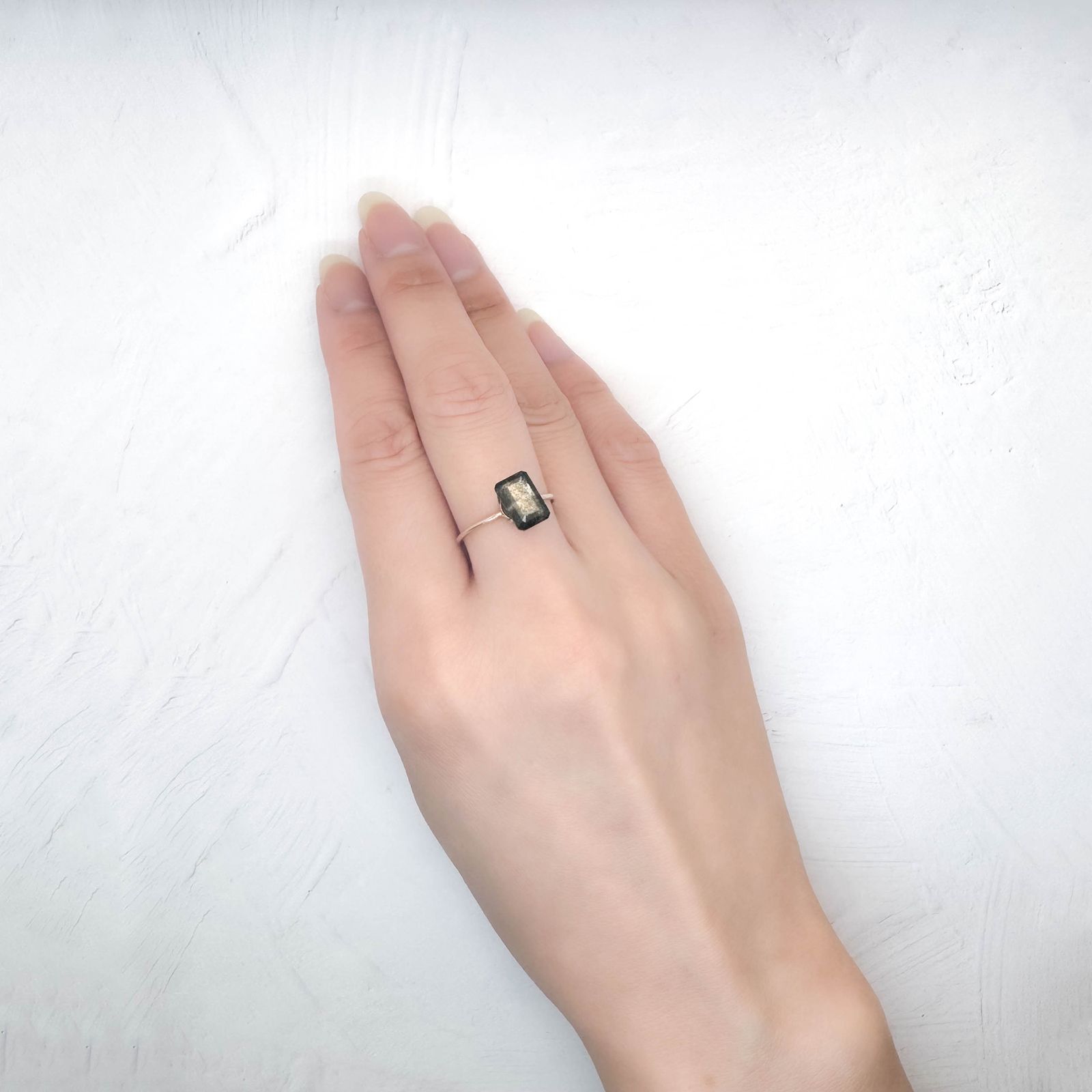 アベンチュリンアクアマリン(宝石名アクアマリン) ナイジェリア産 2.43ct 識別済[250712987]8.8×6mm前後