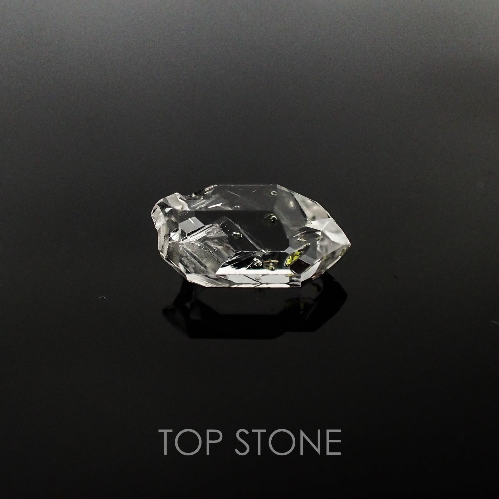 オイルインクォーツ パキスタン産 原石・結晶 3.54ct[20117526]13.5×7.2mm前後