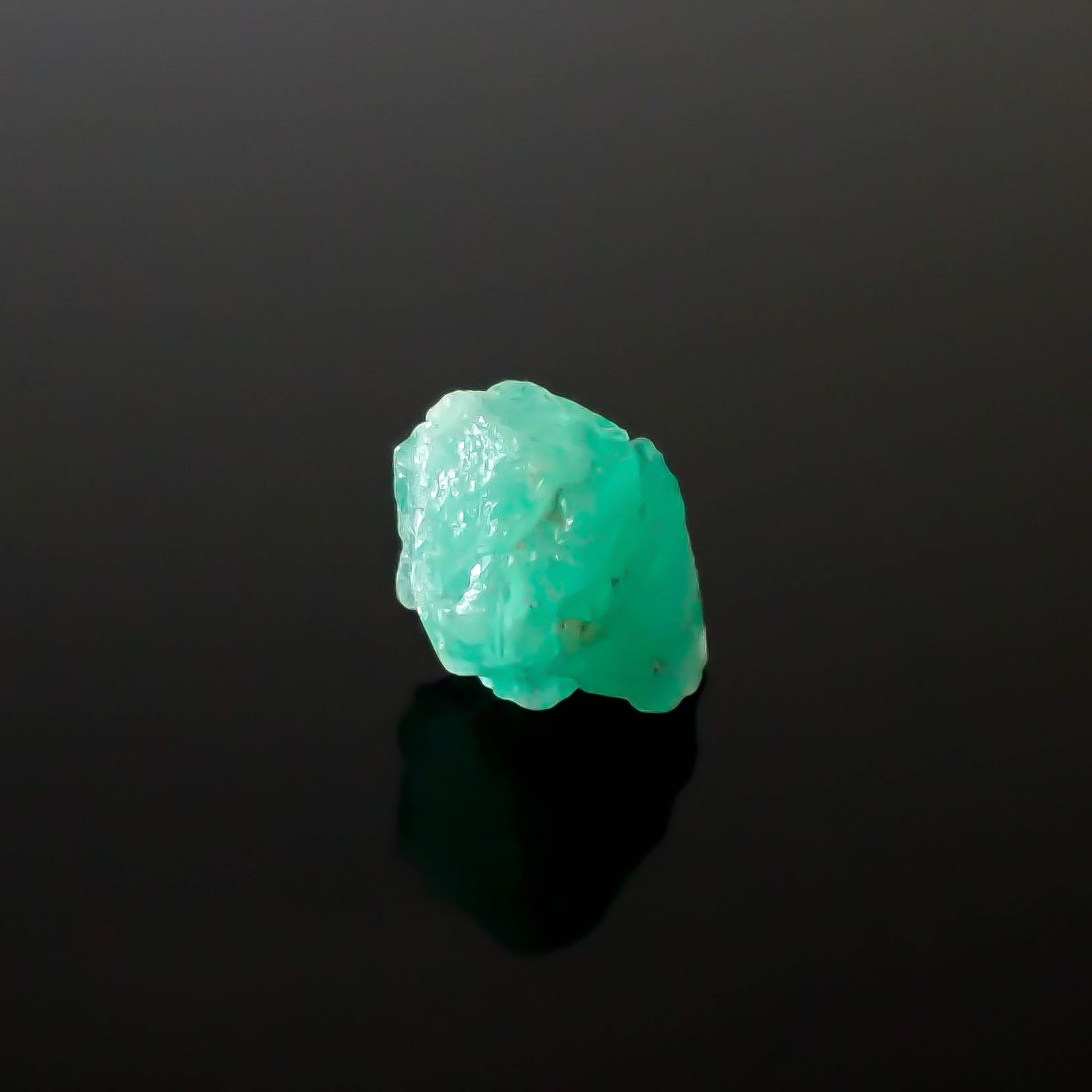 エメラルド原石 コロンビア産 3.95ct [250430180]9.2x9.6mm前後