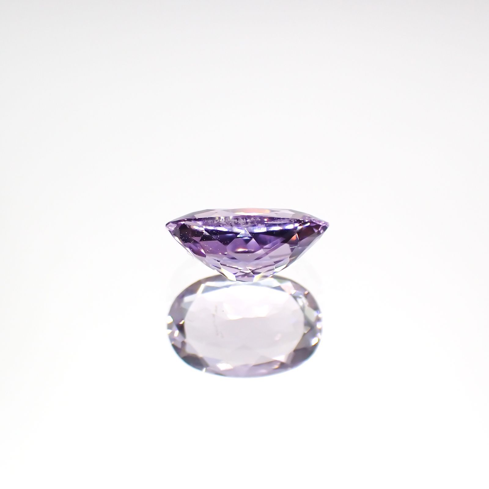 マリアライト フルオレッセンス(宝石名パープル・スキャポライト)スリランカ産 0.68ct 識別済[220114883]7.5x5.1mm前後