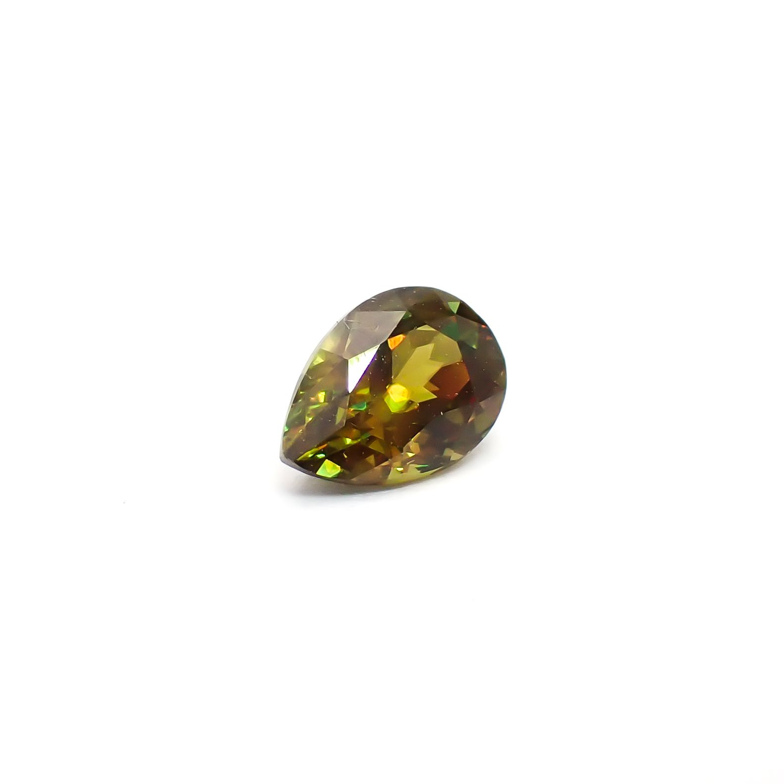 カラーチェンジスフェーン パキスタン産 0.55ct / 6.1x4.2mm前後 [260632442]