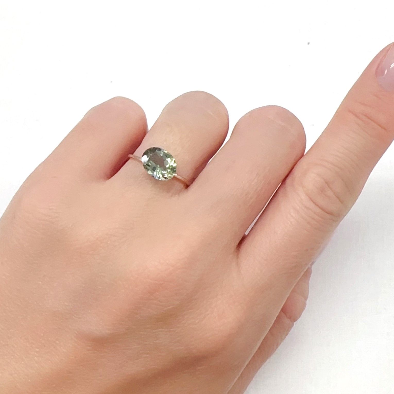 グリーントルマリン モザンビーク/コンゴ産 1.53ct[240527789]9x7.1mm前後
