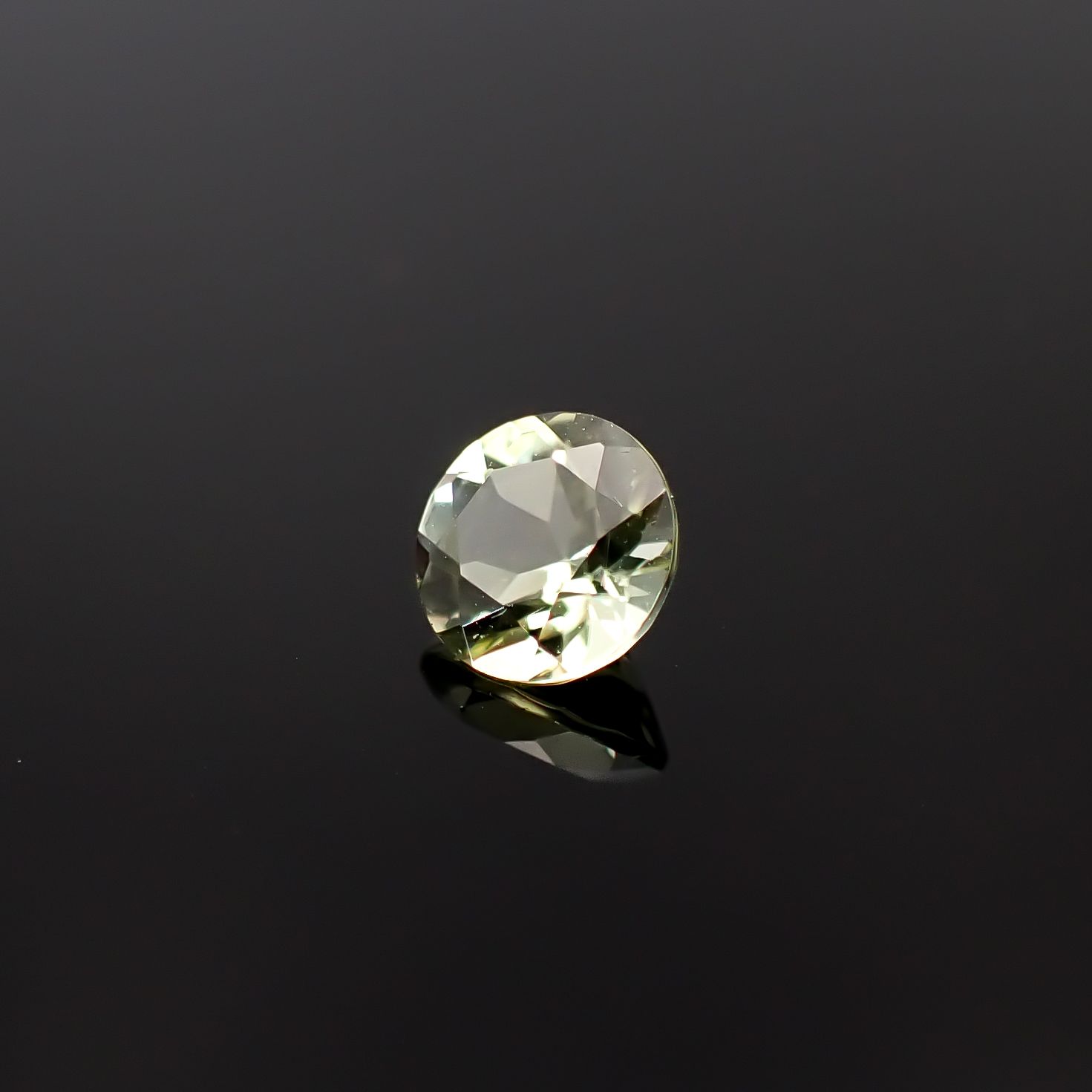 モンテブラサイト(宝石名モンテブラサイト)マダガスカル産 0.46ct 識別済[241229656]5x5mm前後