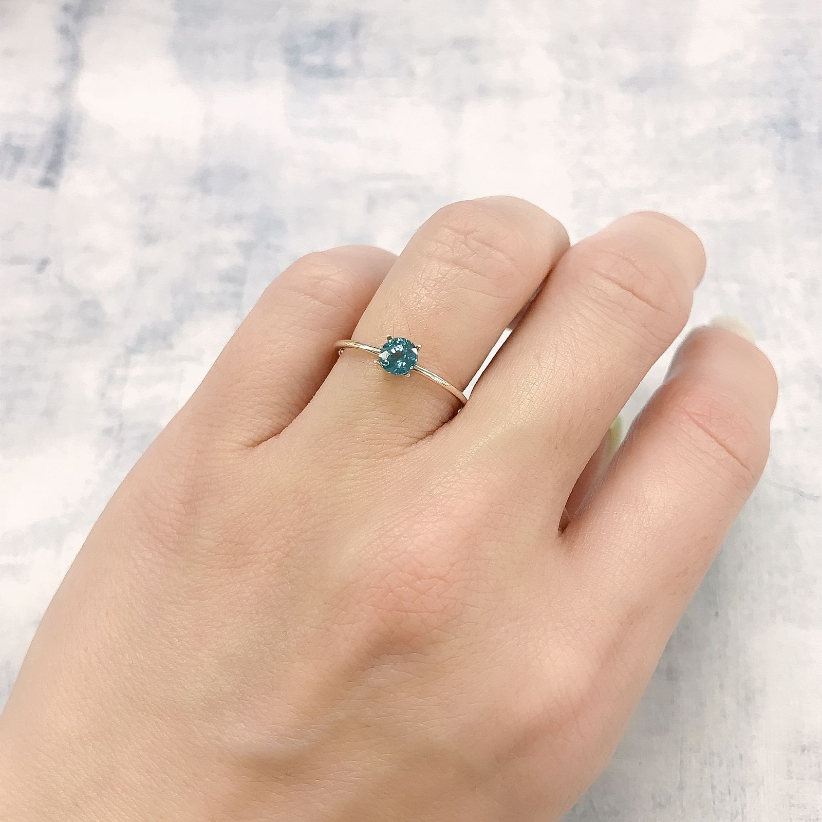 ブルージルコン(宝石名ジルコン)カンボジア産 0.61ct 識別済[220113989]4.4x4.4mm前後