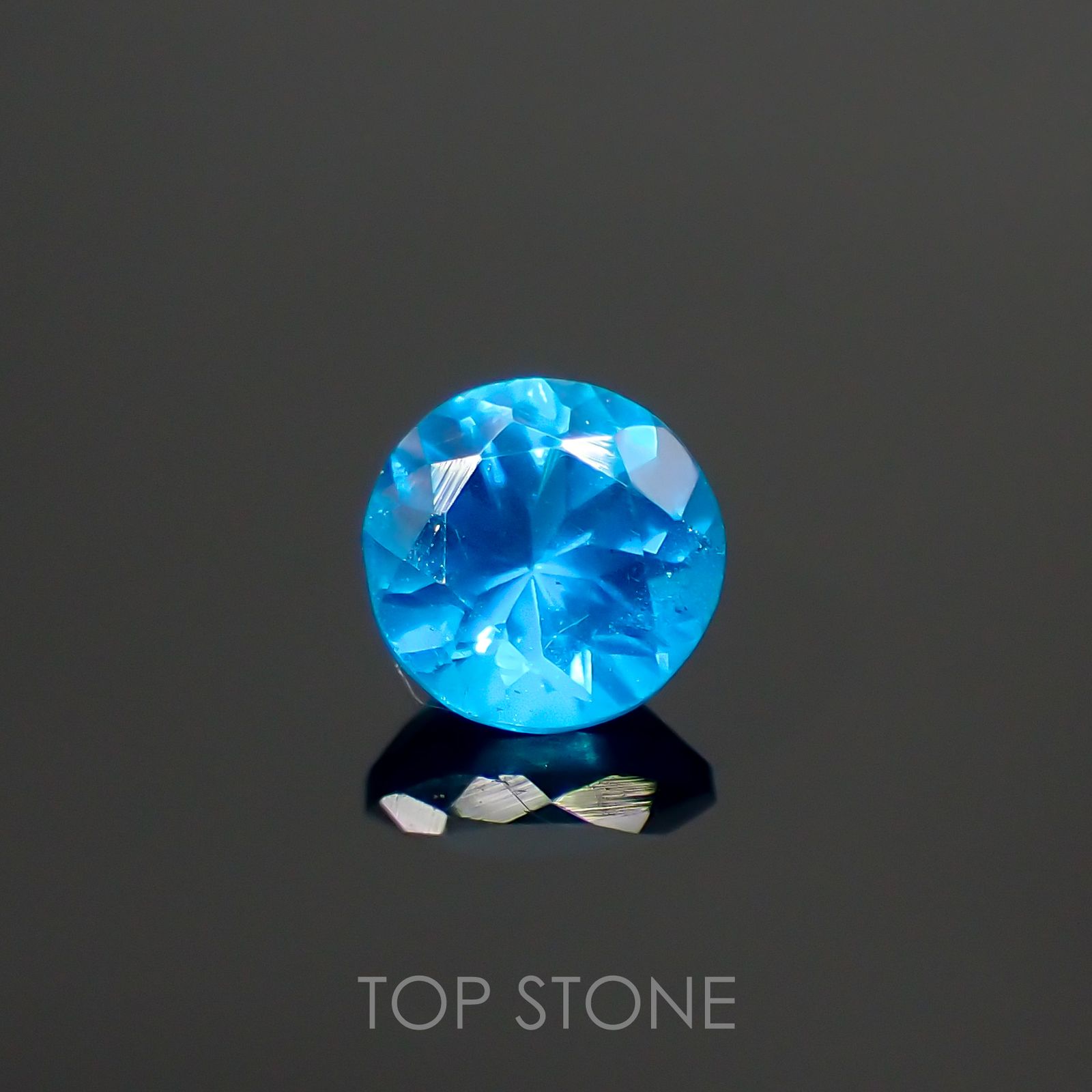 ネオンブルーアパタイト(宝石名アパタイト) マダガスカル産 0.50ct 識別済[210913047]4.9×4.9mm前後