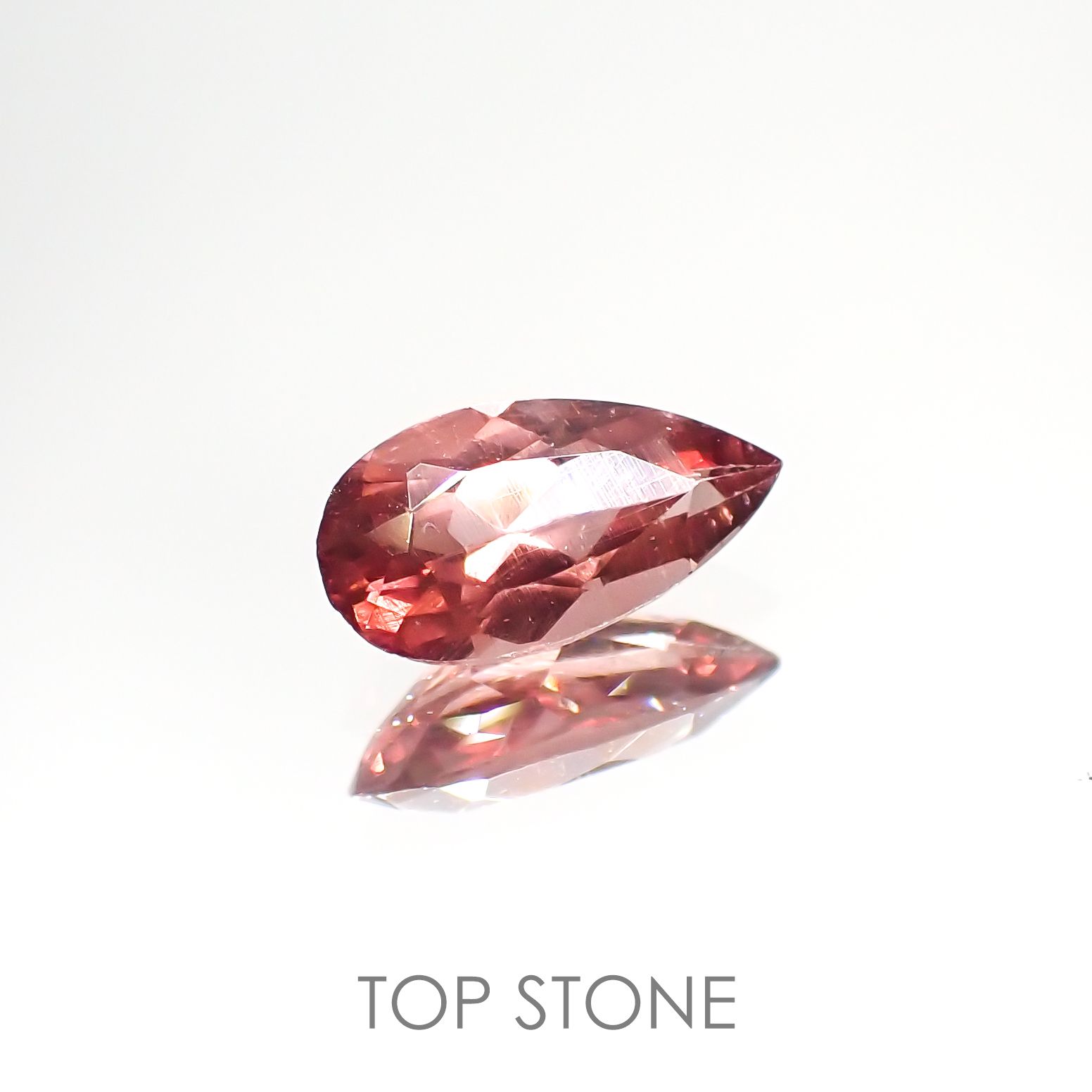 ピンクアパタイト(宝石名アパタイト) ブラジル産 0.98ct 識別済[210912466]9.3×4.9mm前後