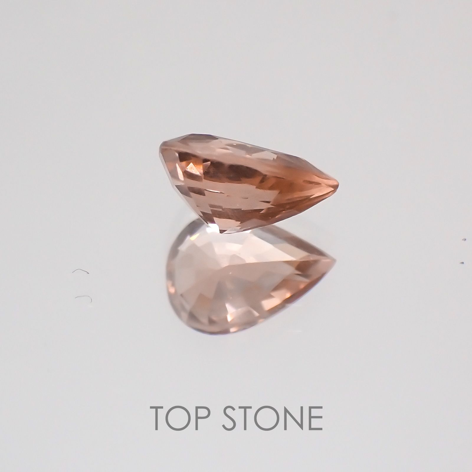 カラーチェンジマラヤガーネット(宝石名ガーネット) タンザニア産 0.65ct 識別済[21029649]6.3×4.6mm前後