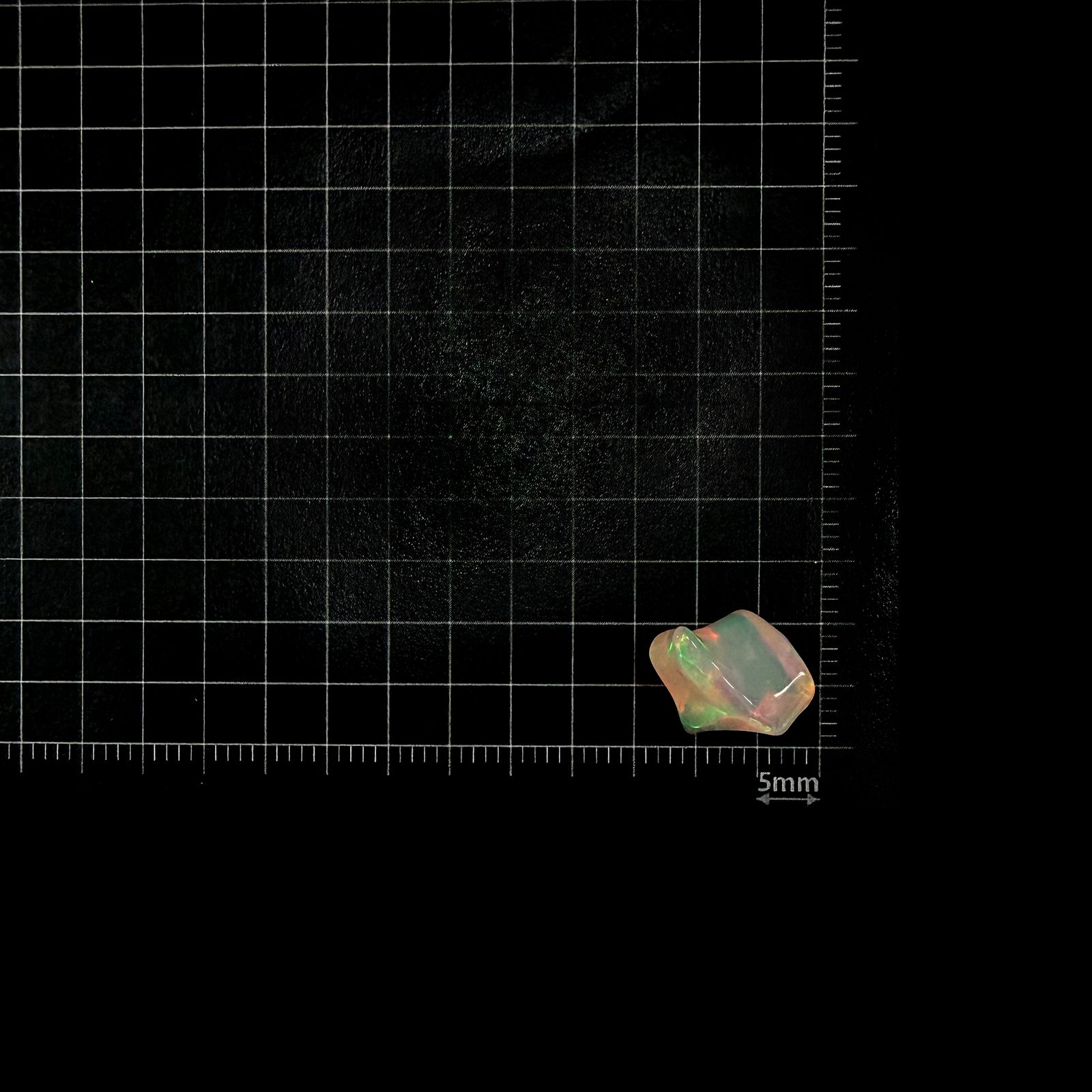 ◇バロック型◇エチオピアオパール(宝石名オパール) エチオピア産 識別済 3.79ct / 13.2x10.9mm前後 [260113175]