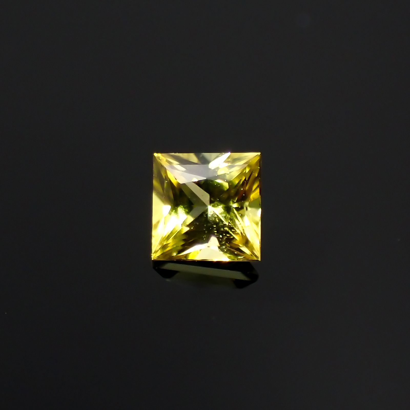 ◇プリンセスカット◇カナリートルマリン ザンビア・カナリー鉱山産 0.14ct[230823156]2.9x2.9mm前後