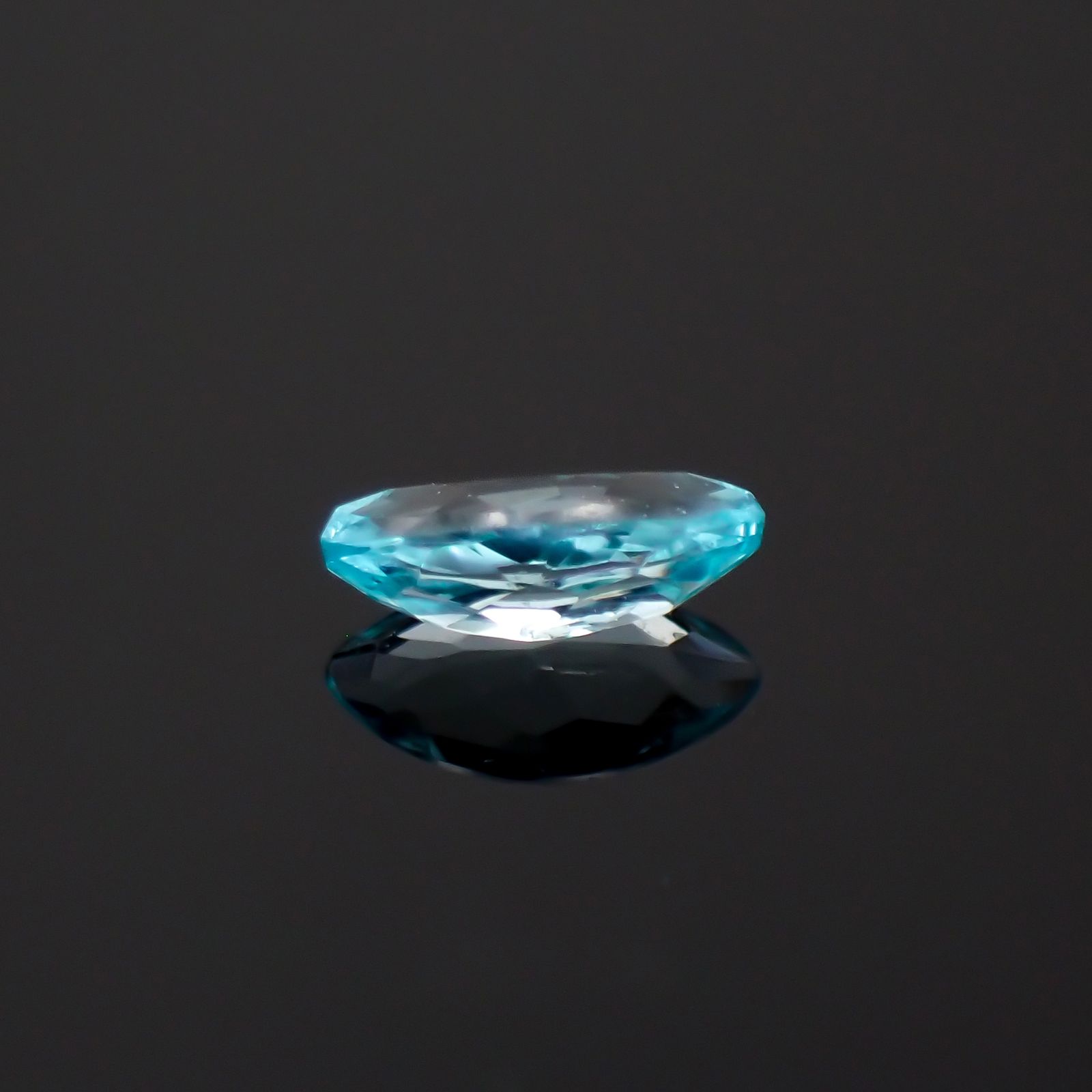 パライバトルマリン(宝石名トルマリン/別名パライバ・トルマリン)ブラジル・パライバ州バターリャ鉱山産 0.058ct 識別済[230622332]3.6x1.8mm前後