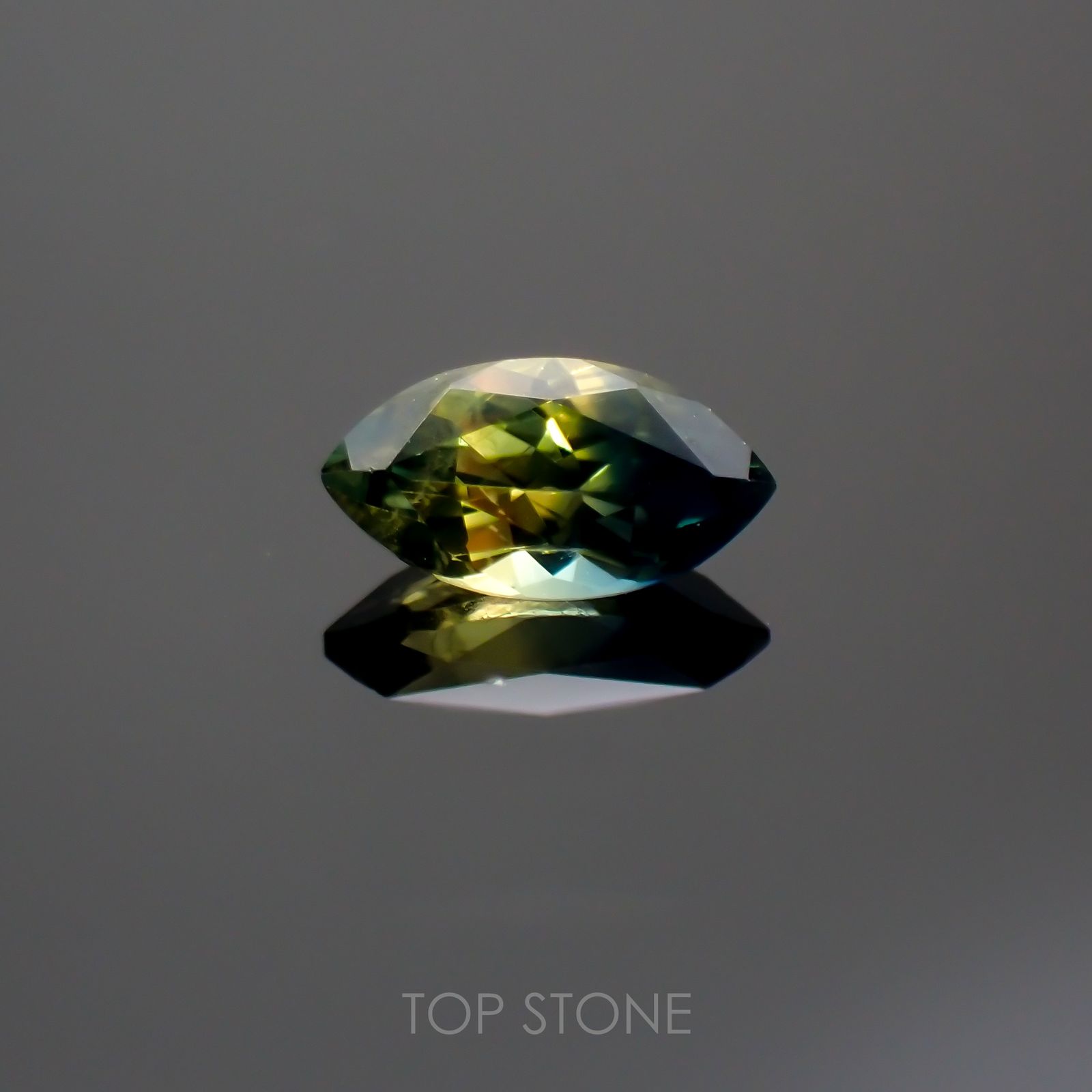 バイカラーサファイア(宝石名バイカラー・サファイア)タンザニア産 0.38ct 識別済[220113890]6.1x3.1mm前後