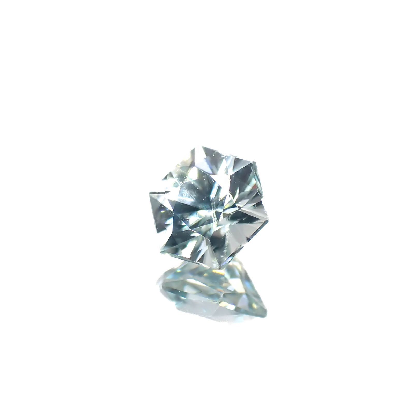 ◇ヘキサゴンカット◇アイスブルージルコン(宝石名ジルコン)カンボジア産 0.85ct 識別済[230320855]4.8x4.7mm前後