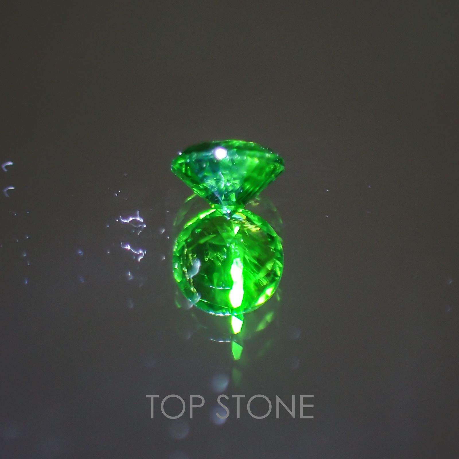 デマントイドガーネット(宝石名デマントイド・ガーネット)  ロシア産 0.174ct ソ付(彩珠)[210410510]3.3×3.3mm前後