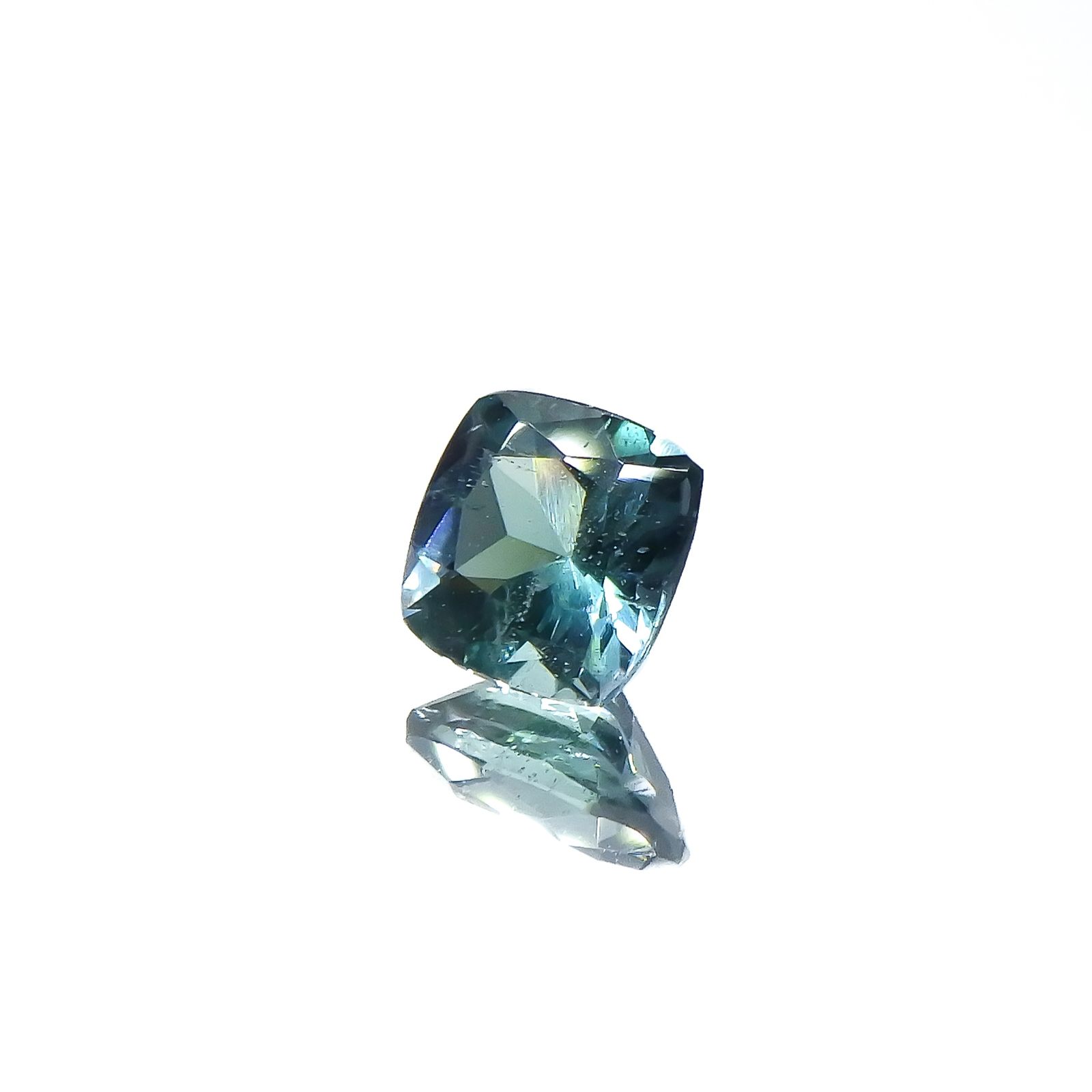 ブルーグリーンコーネルピン タンザニア産 0.32ct[231224506]4x4mm前後