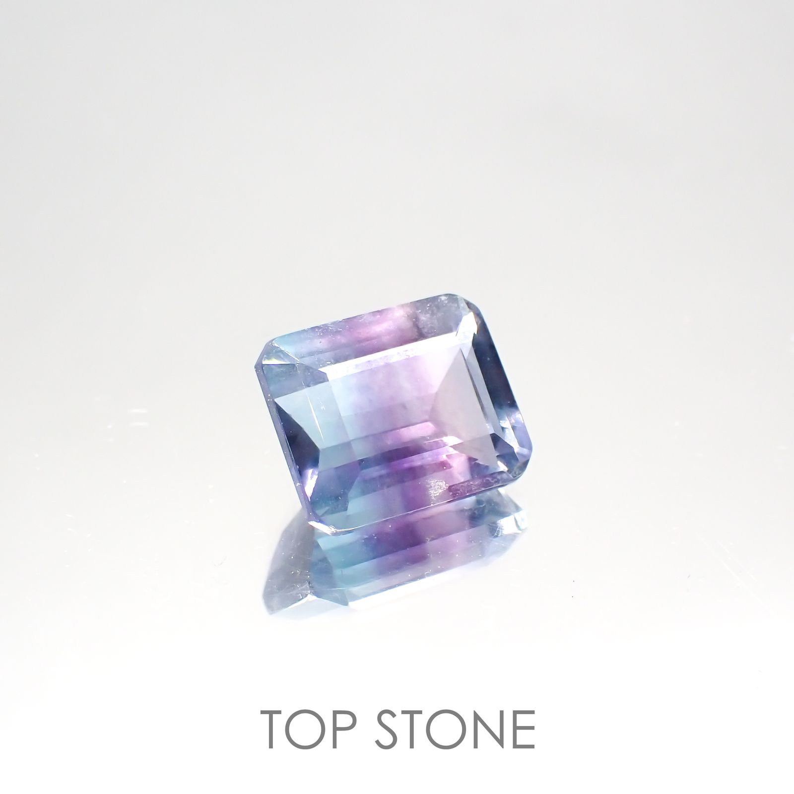 パーティカラーフローライト(宝石名フルオライト)ブラジル産 5.62ct 識別済[220115070]11.1x9.1mm前後