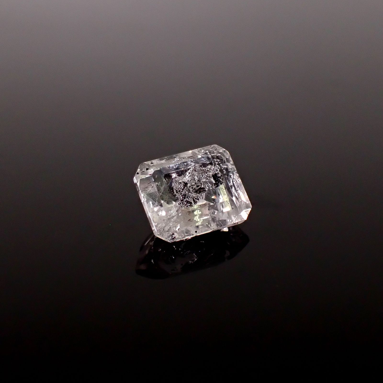 グラファイトインクォーツ ブラジル産 3.26ct / 9.8x7.8mm前後 [260331934]