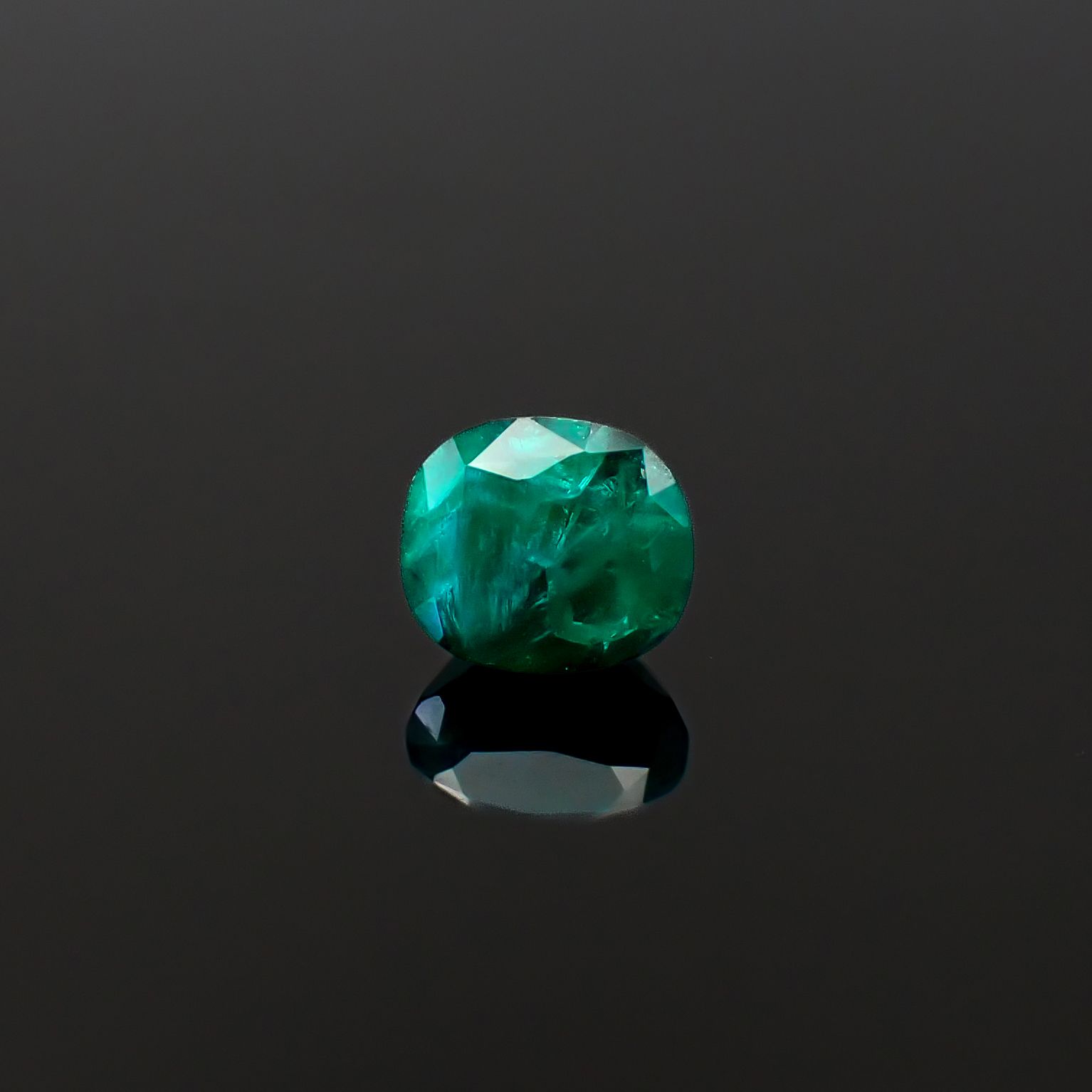 ダイオプテーズ ナミビア産 1.05ct / 6.3x5.5mm前後 [260632300]