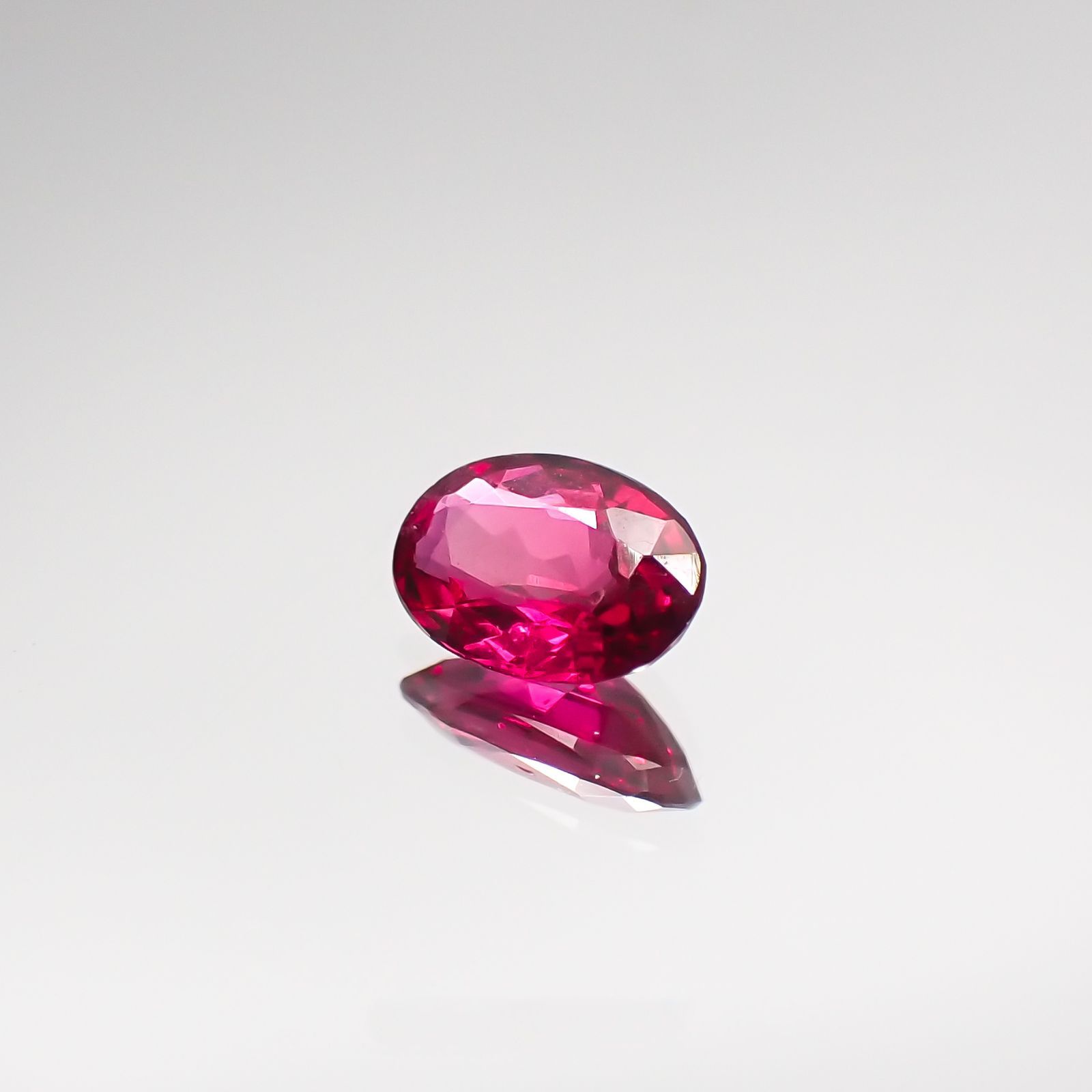 ルビー 非加熱(宝石名ルビー) マダガスカル産 0.33ct 識別済[210711716]5.3×3.6mm前後