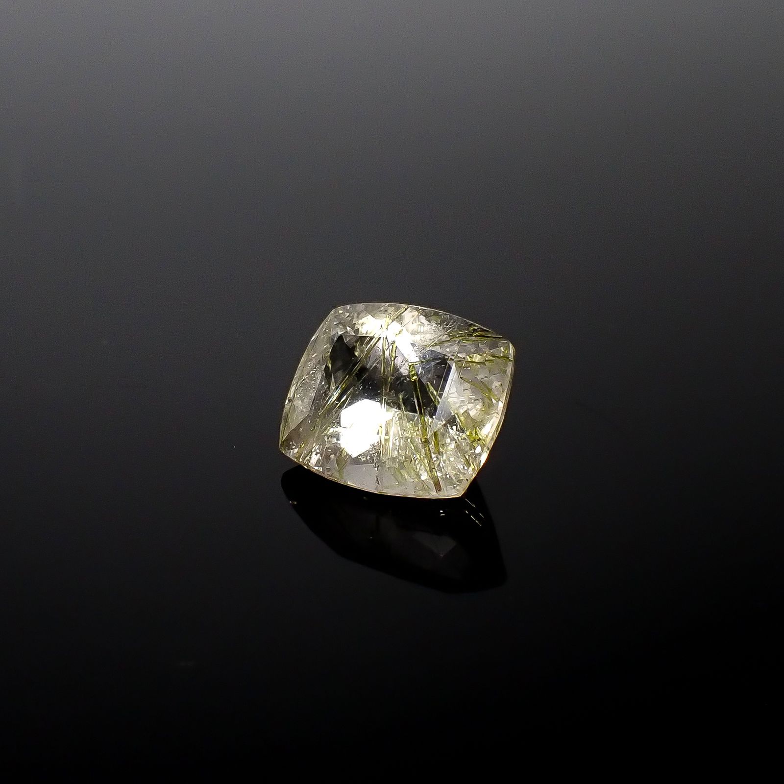 エピドートインクォーツ ブラジル産 8.64ct [240427301]14.1x11.8mm前後