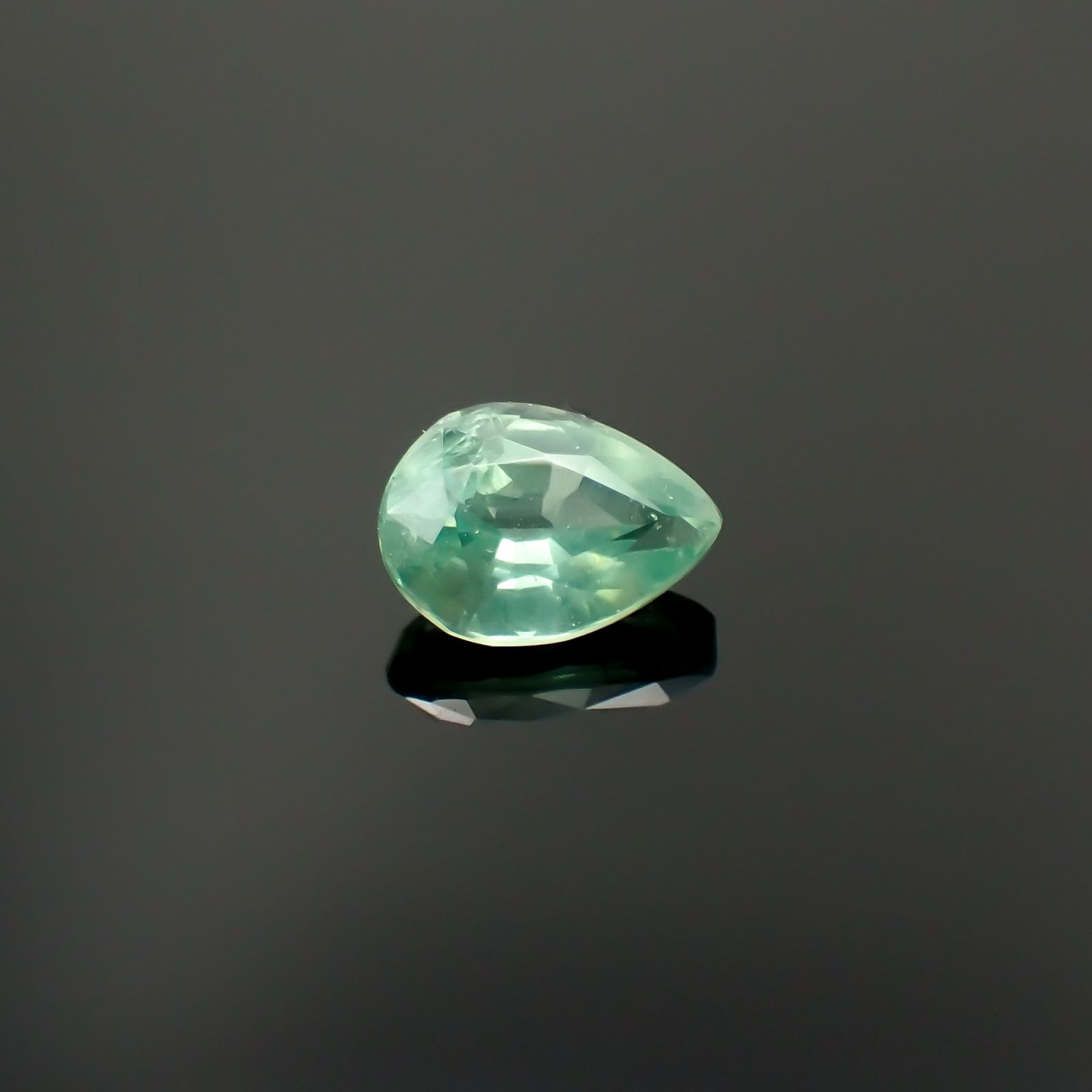 グリーンカイヤナイト タンザニア産 0.92ct[230220579]6.9x4.9mm前後