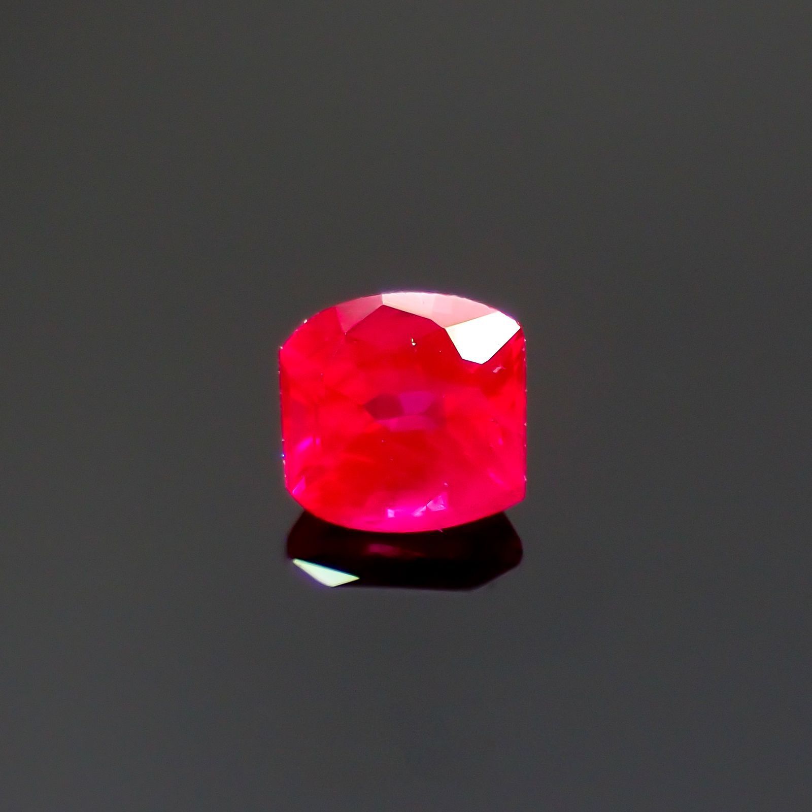 ルビー モザンビーク/ビルマ産 0.15ct[220616211]2.8x2.7mm前後