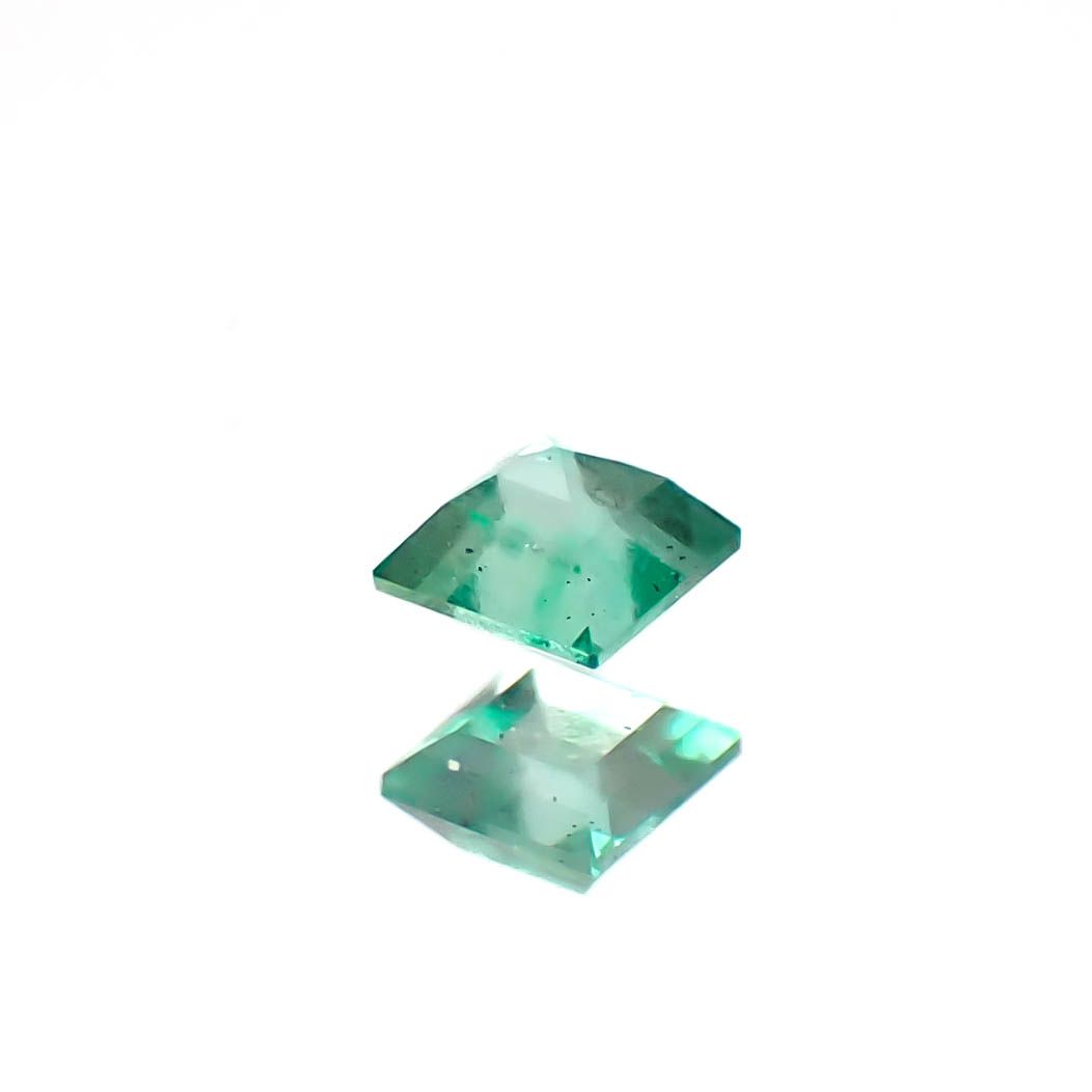 ノンオイルエメラルド ロシア産 0.037ct [250330107]1.9x1.8mm前後