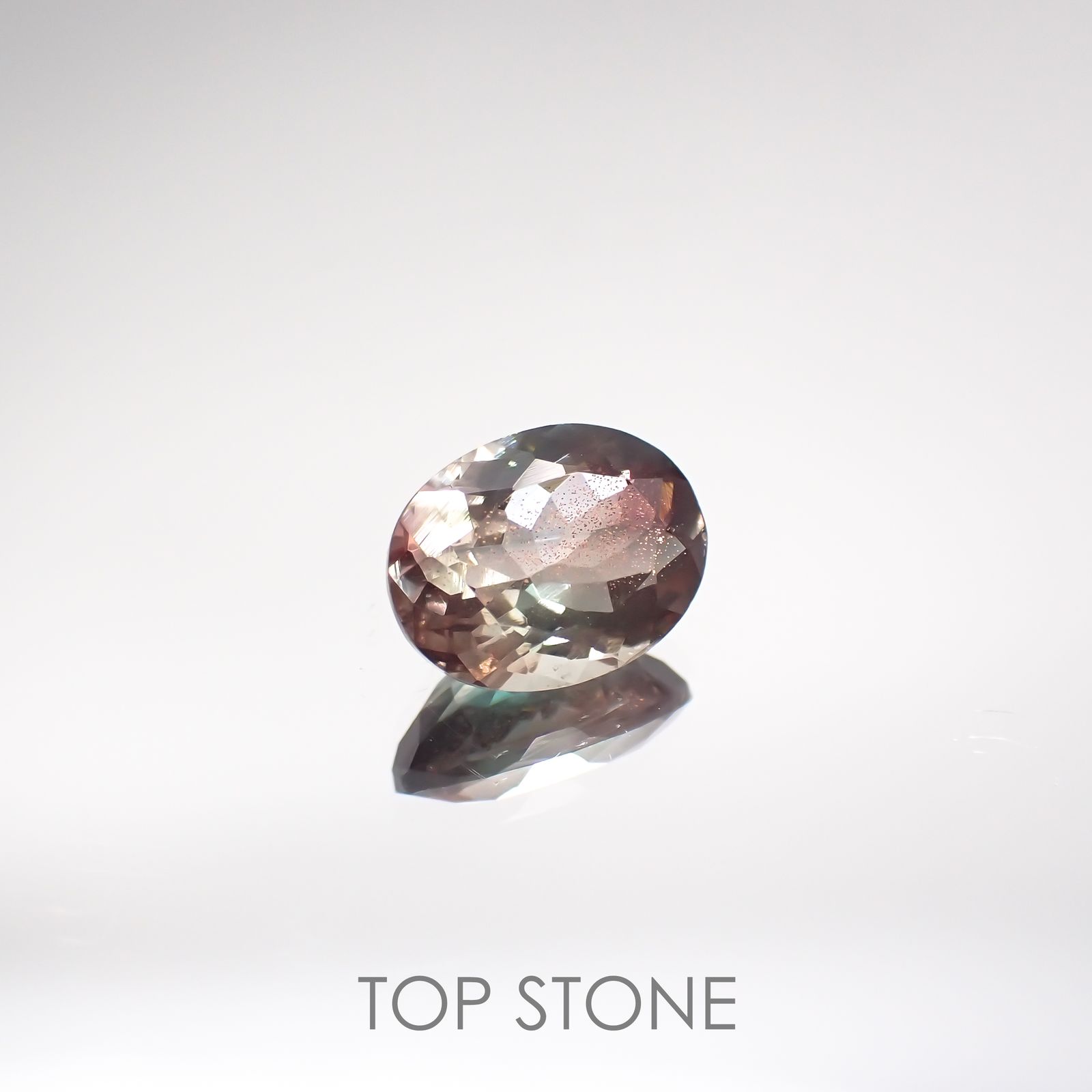 バイカラーオレゴンサンストーン アメリカ産 ルース 1.07ct[210711947]7.8×6mm前後