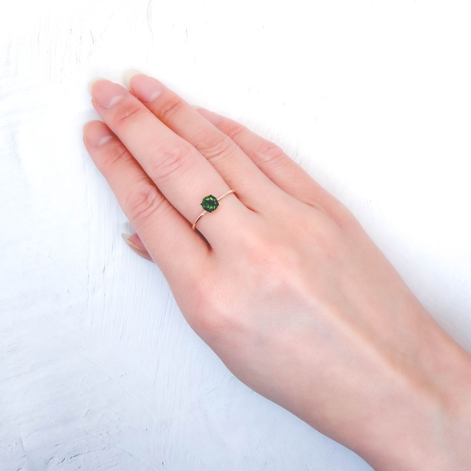 クロムダイオプサイド(宝石名クロム・ダイオプサイド)ロシア産 識別済 0.53ct / 5.2x5.2mm前後 [260432097]