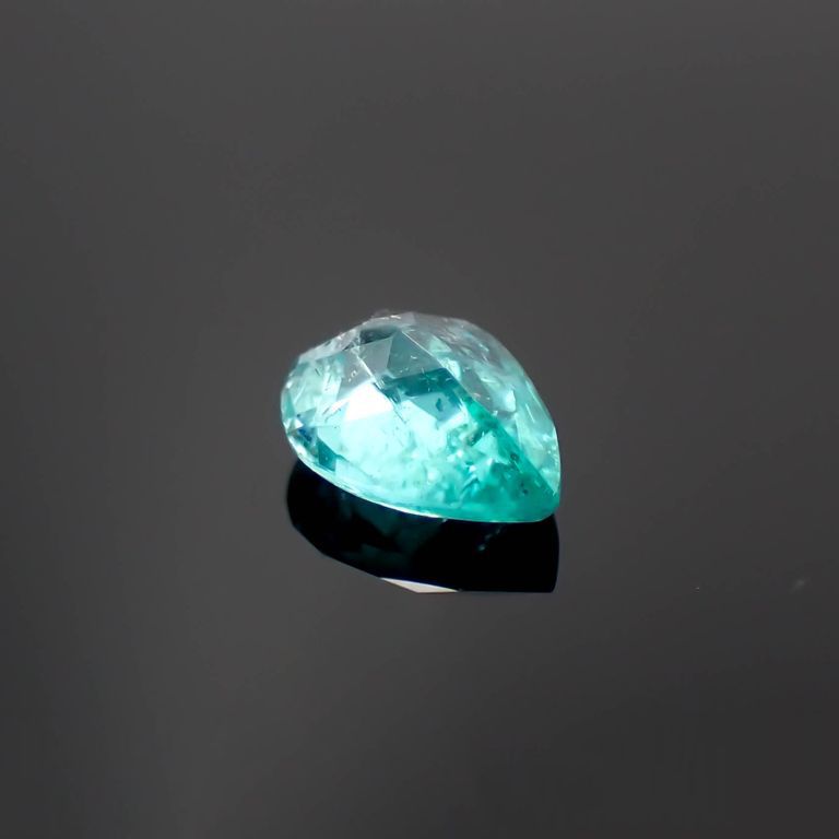 パライバトルマリン(宝石名トルマリン/別名パライバ・トルマリン)ブラジル・キントス鉱山産 0.33ct 識別済[221018754]5.3x4mm前後