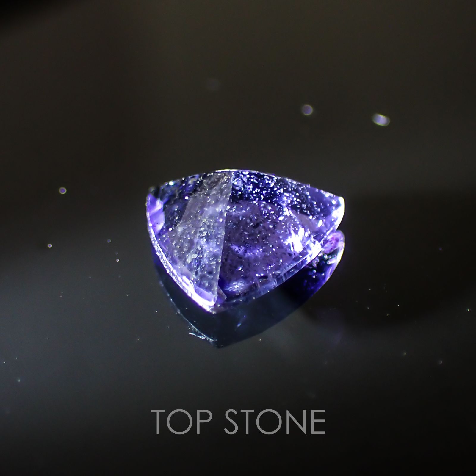 アイオライトサンストーン インド・ブラジル産 ルース 0.8ct[20129292]7.1×7.2mm前後