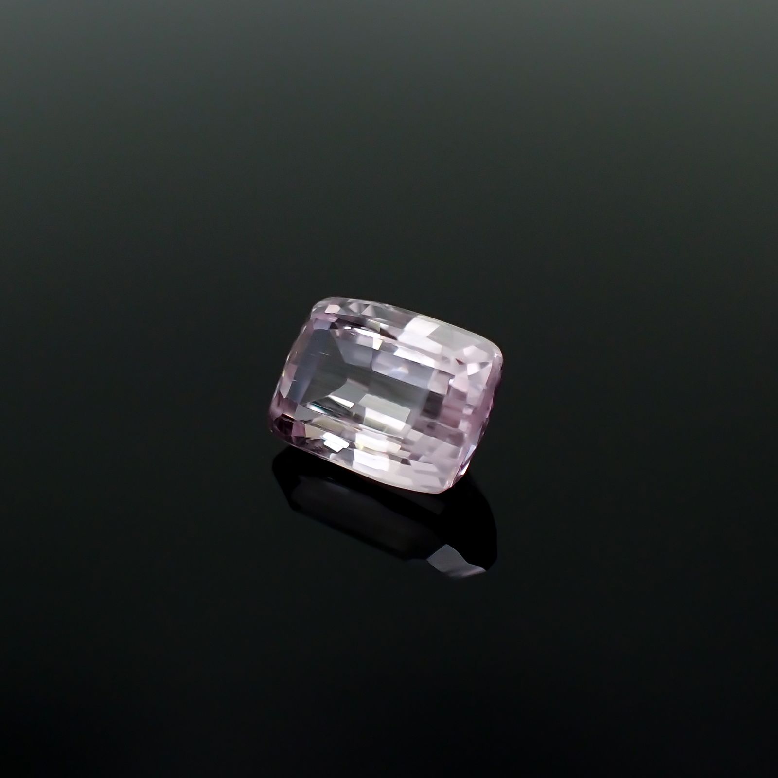 クンツァイト アフガニスタン産 4.73ct[231224715]10.8x7.8mm前後