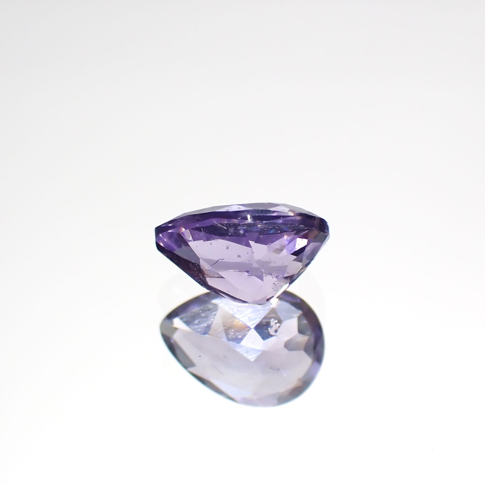 マリアライト(宝石名パープル・スキャポライト)スリランカ産 0.66ct 識別済[220114875]6.9x5mm前後