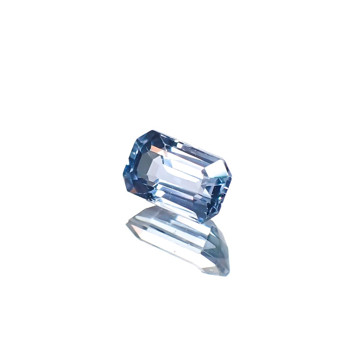アイスブルーサファイア スリランカ産 0.45ct [241229588]5.3x3.1mm前後